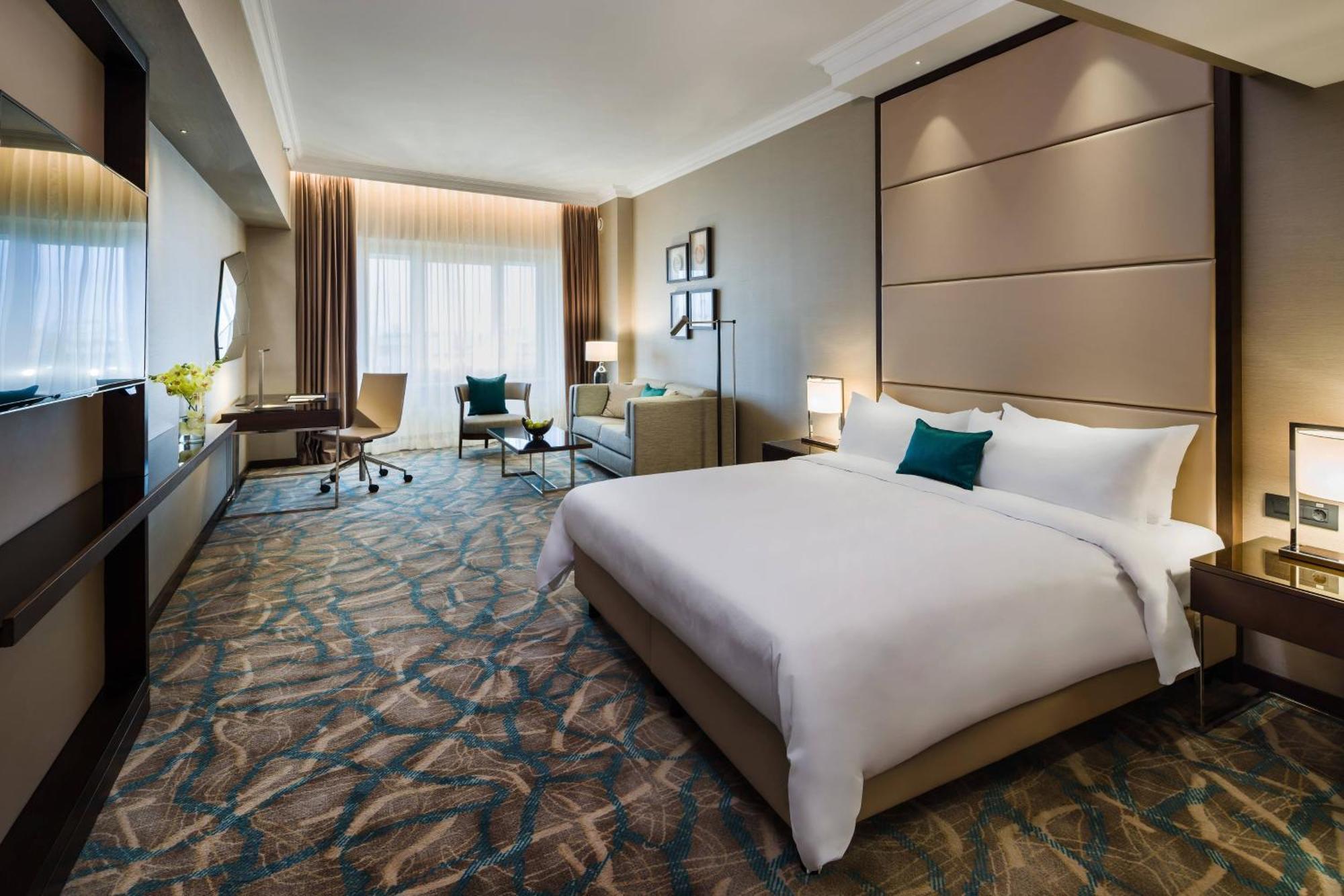 Grand Executive One King Bed Access Executive Lounge