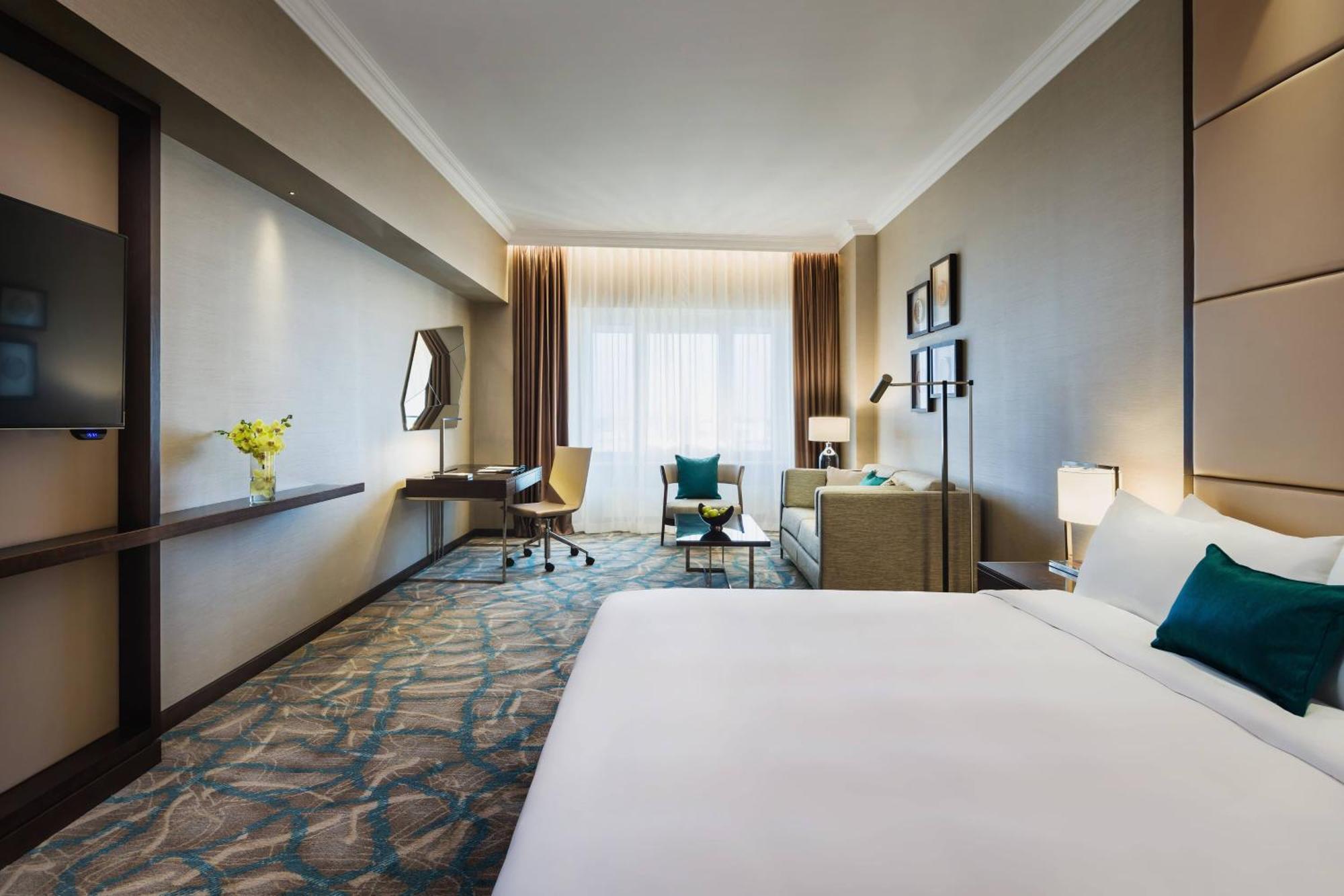 Grand Executive One King Bed Access Executive Lounge