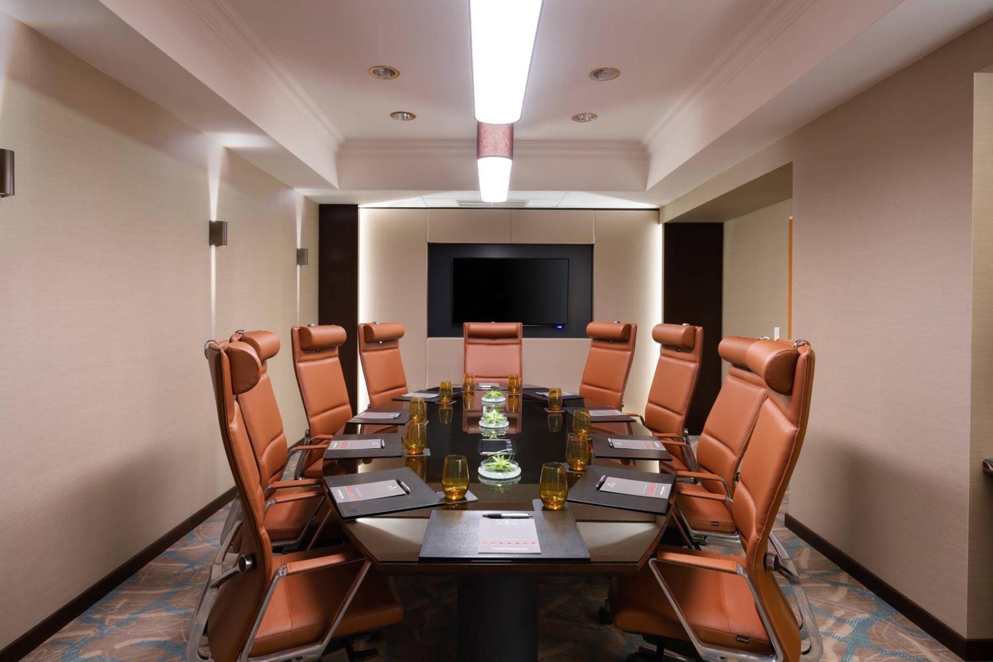 Grand Executive One King Bed Access Executive Lounge