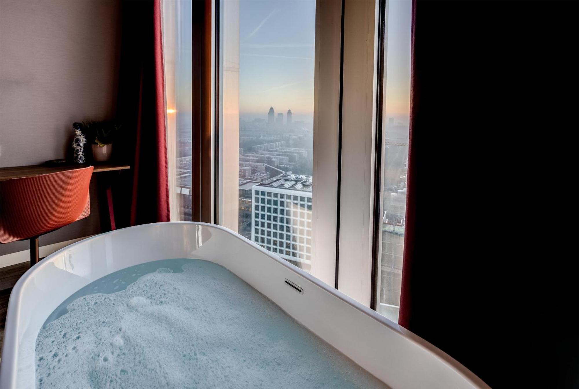 nhow Premium Panoramic Bath Room