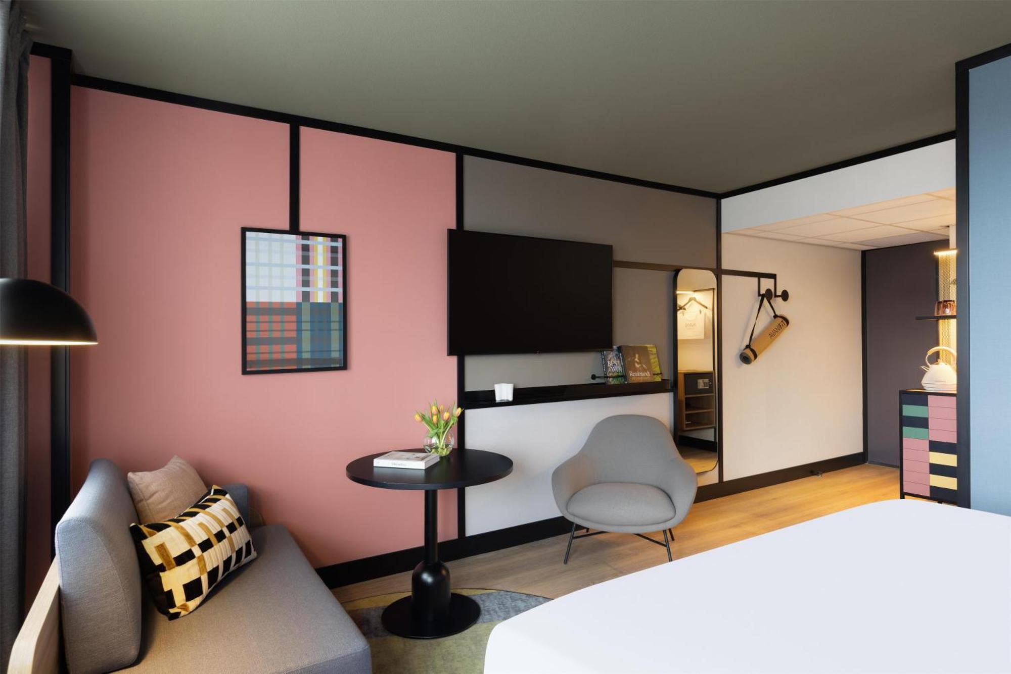 Superior Canal View Room