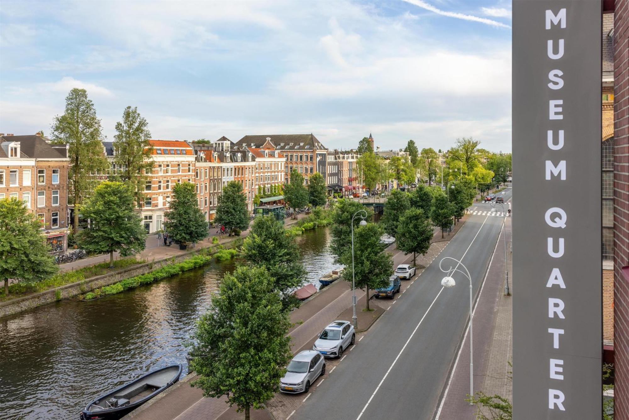 Deluxe Panoramic Canal View Room Extra Bed
