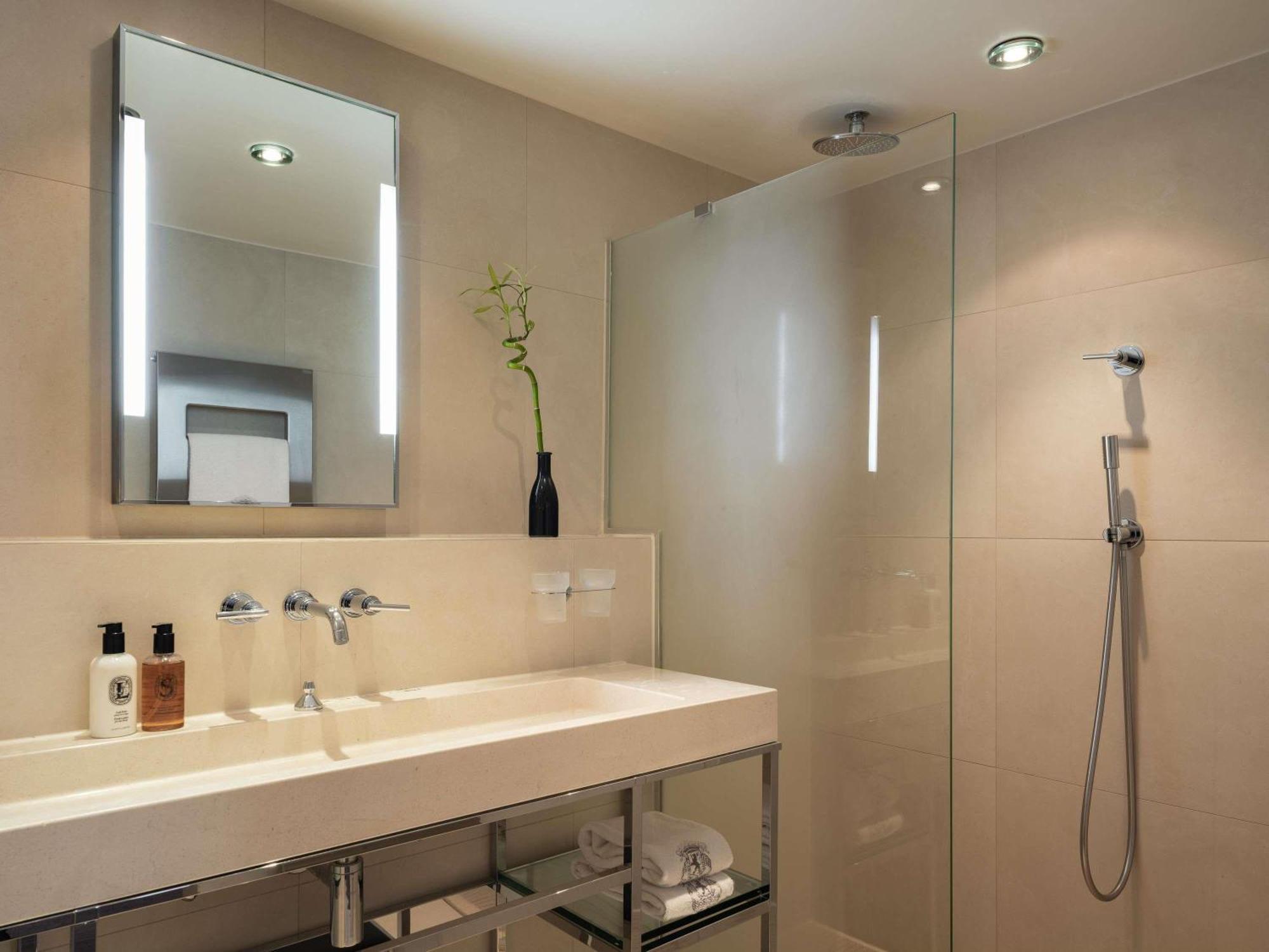 Superior Queen Room Canal view