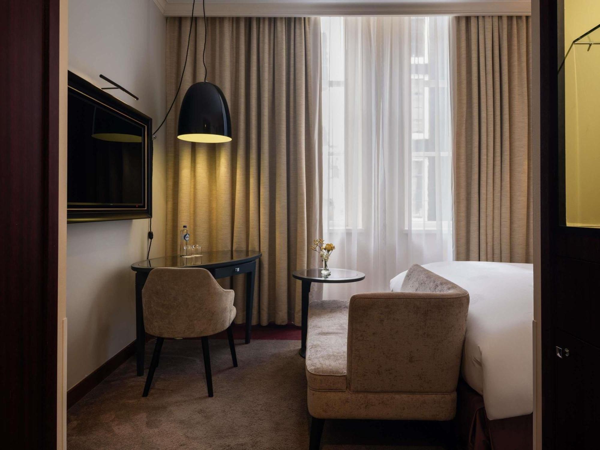 Superior Queen Room Canal view