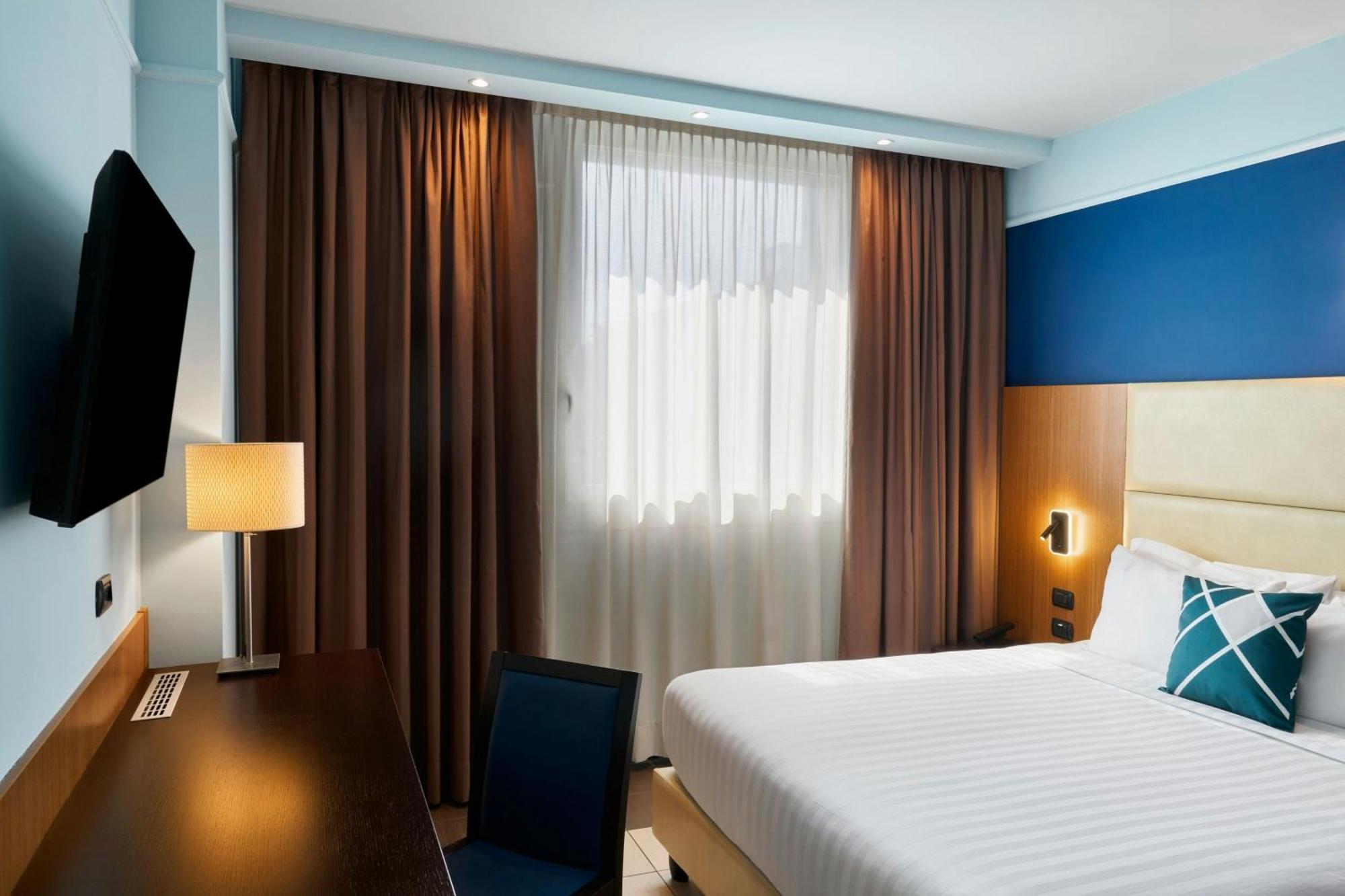 Pokój typu Standard z łóżkiem typu queen-size i widokiem na miasto