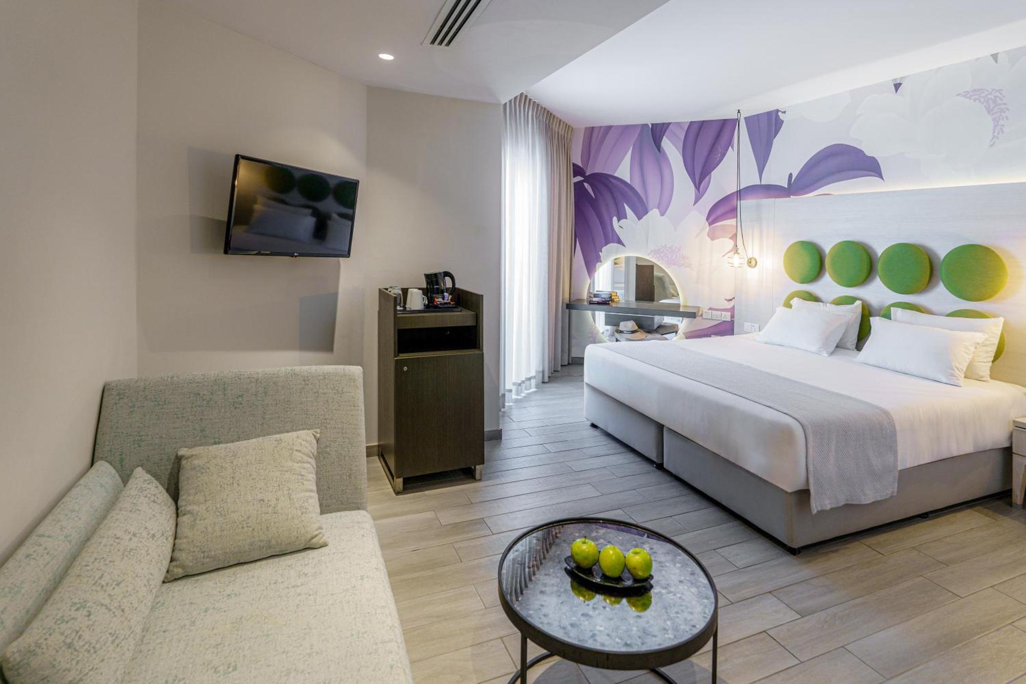 Deluxe Superior Room Inland View