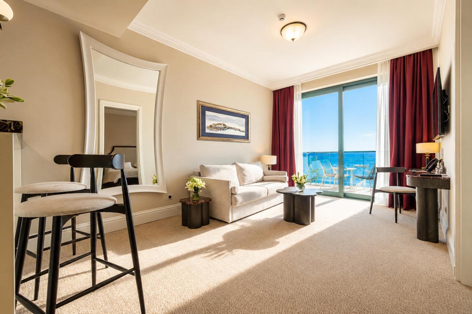 Royal Sky King Suite Sea View Balcony