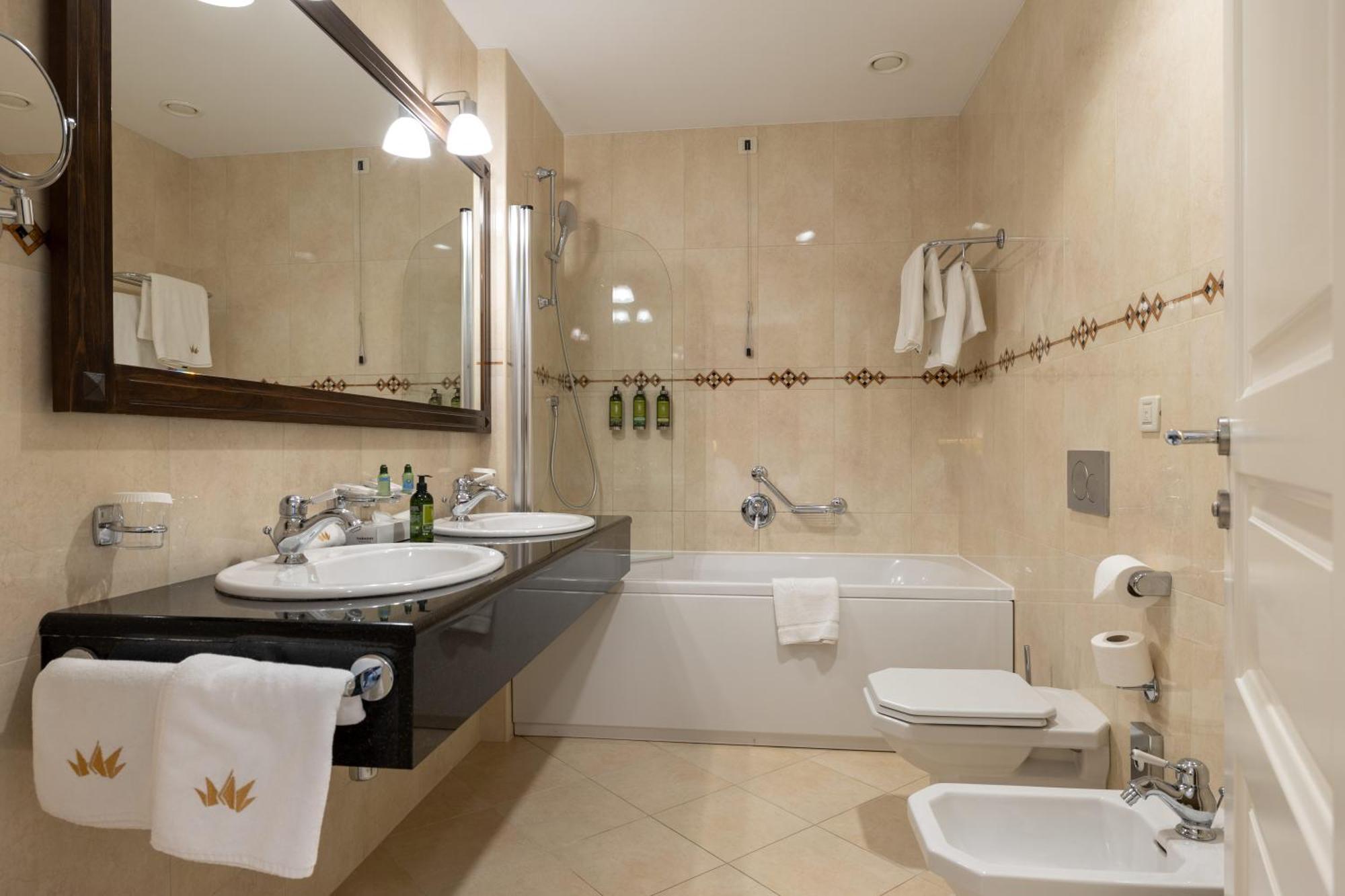 Royal Sky King Suite Sea View Balcony