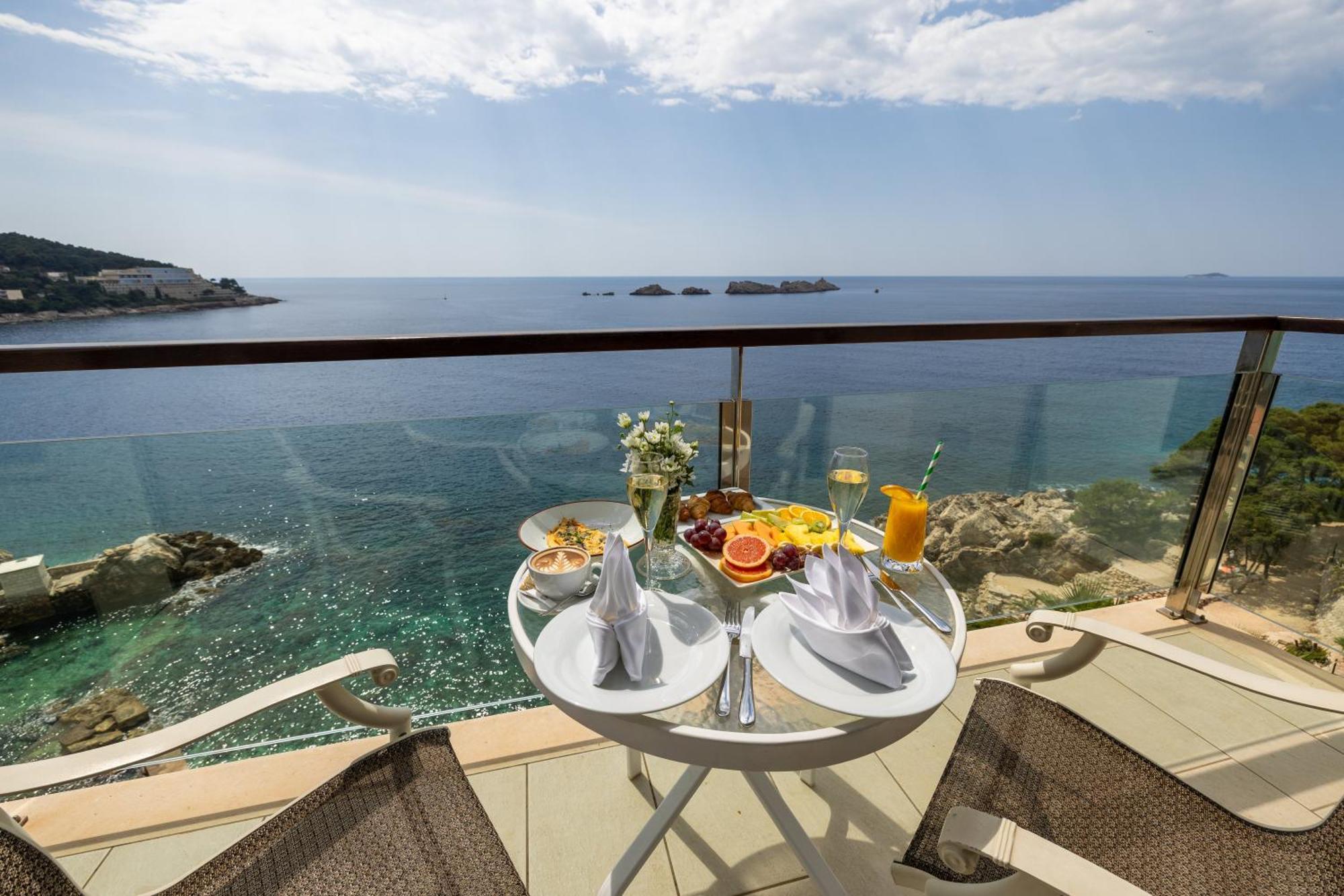 Royal Sky King Suite Sea View Balcony