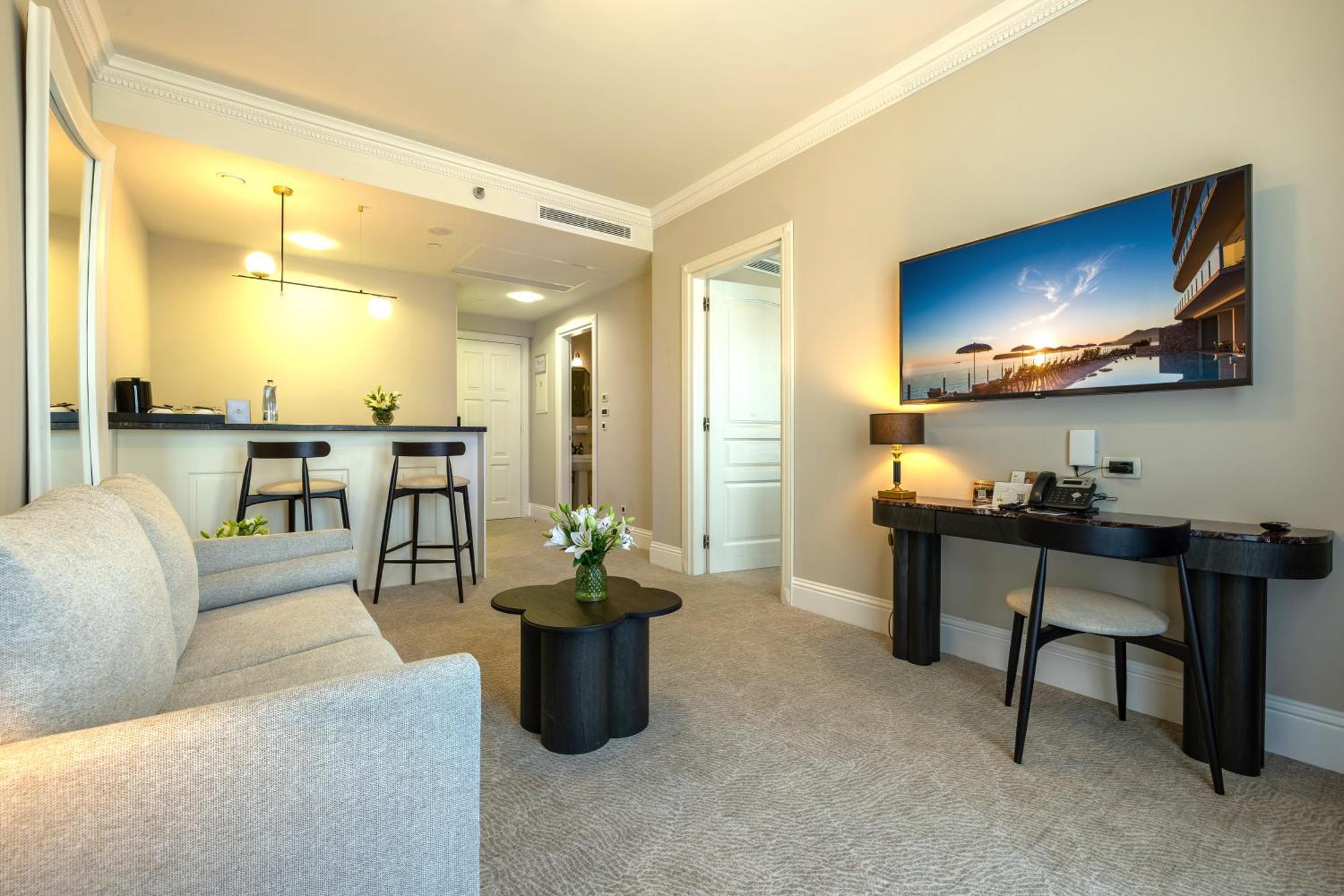 Royal Sky King Suite Sea View Balcony