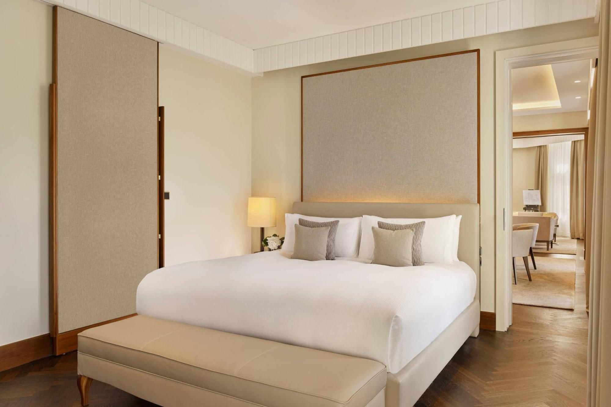 The Ritz-Carlton Albertina Suite Club lounge access City view