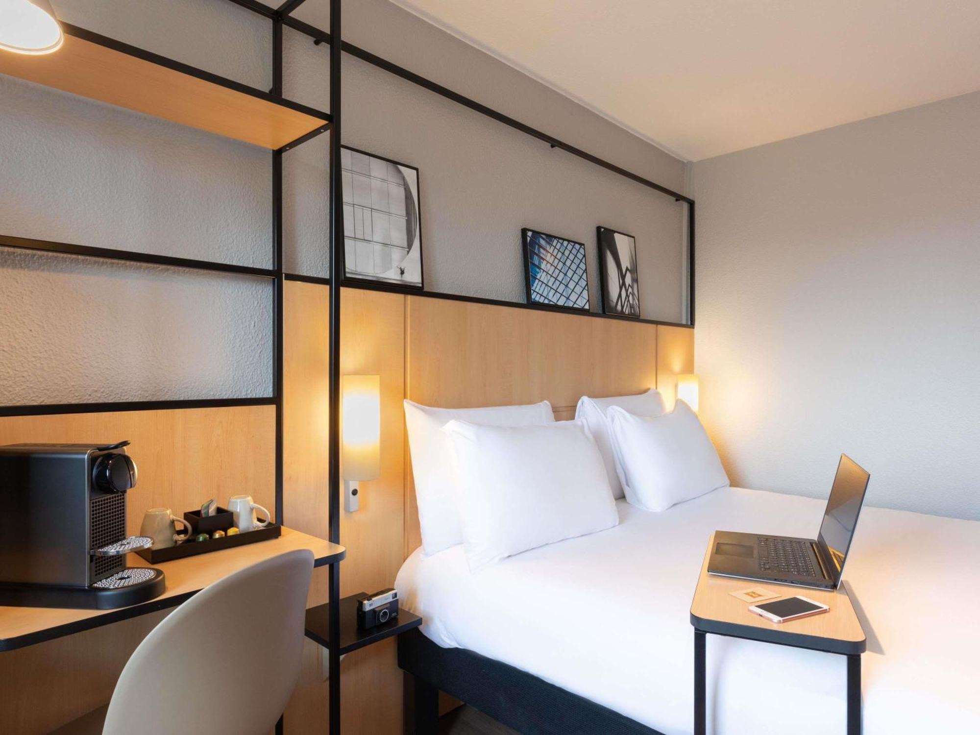 Comfort Room Eiffel Tower View