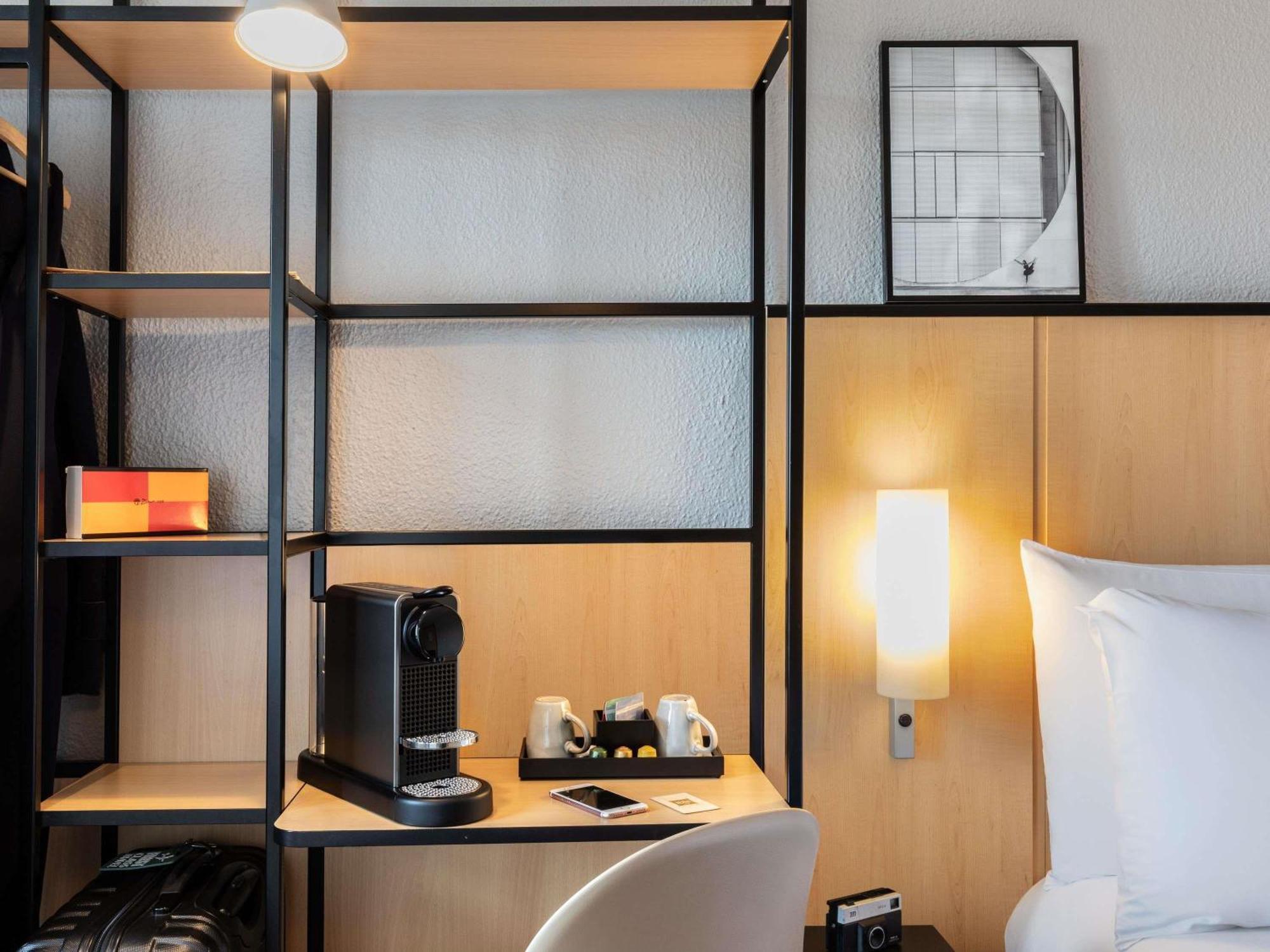 Comfort Room Eiffel Tower View