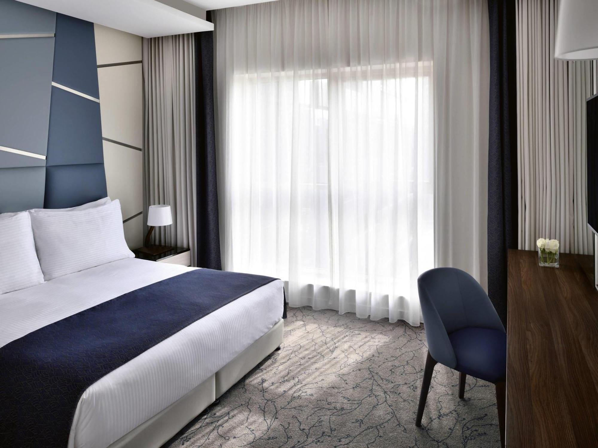 One-Bedroom Apartment Burj Khalifa view