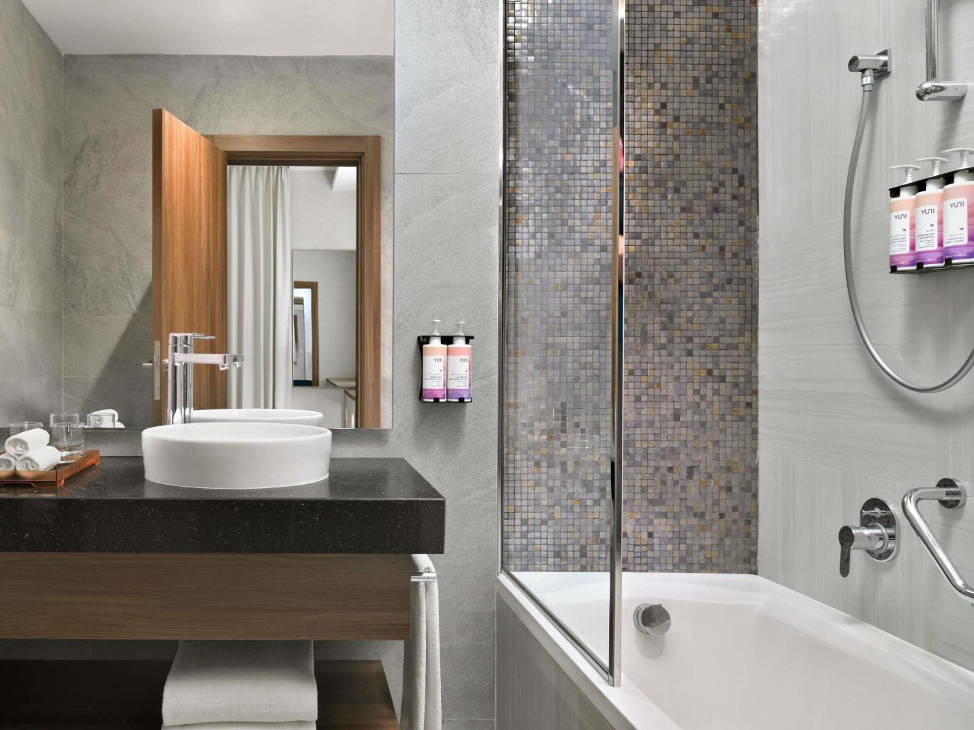 One-Bedroom Apartment Burj Khalifa view