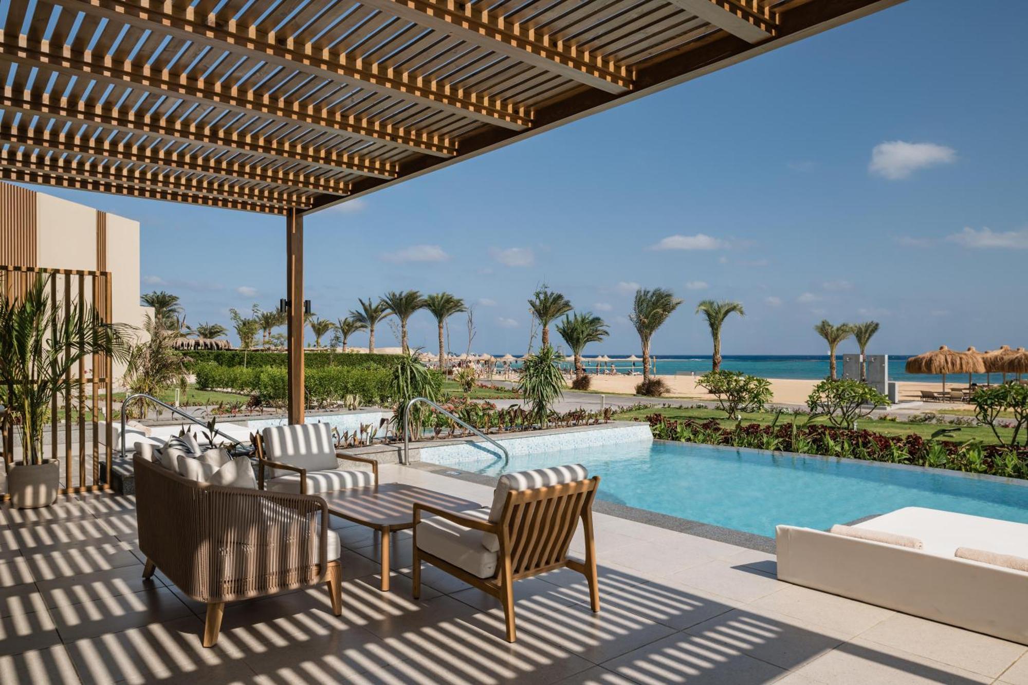 Royal Suite Queen Bed Sea View