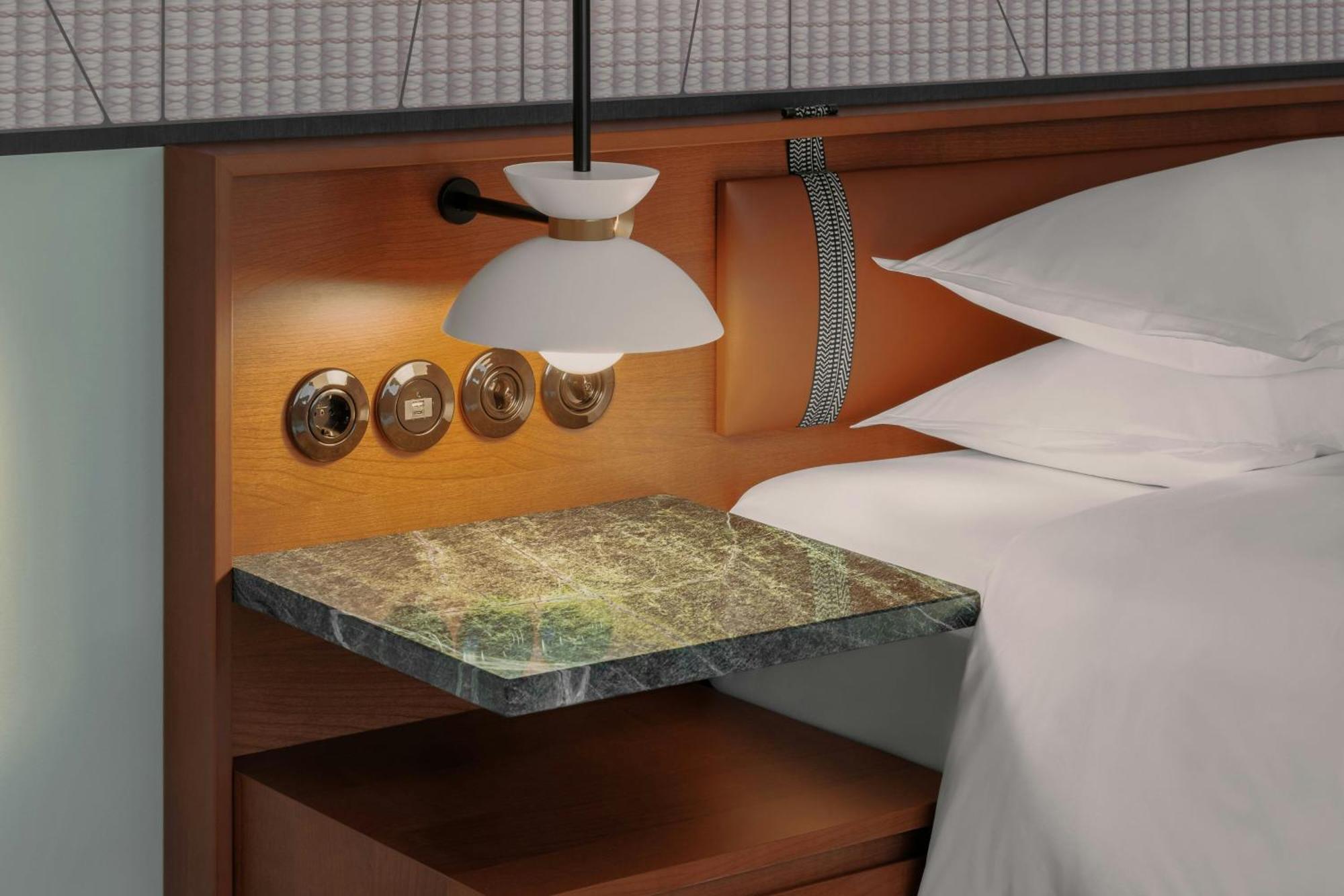 Junior Suite 1 King Bed Lake View