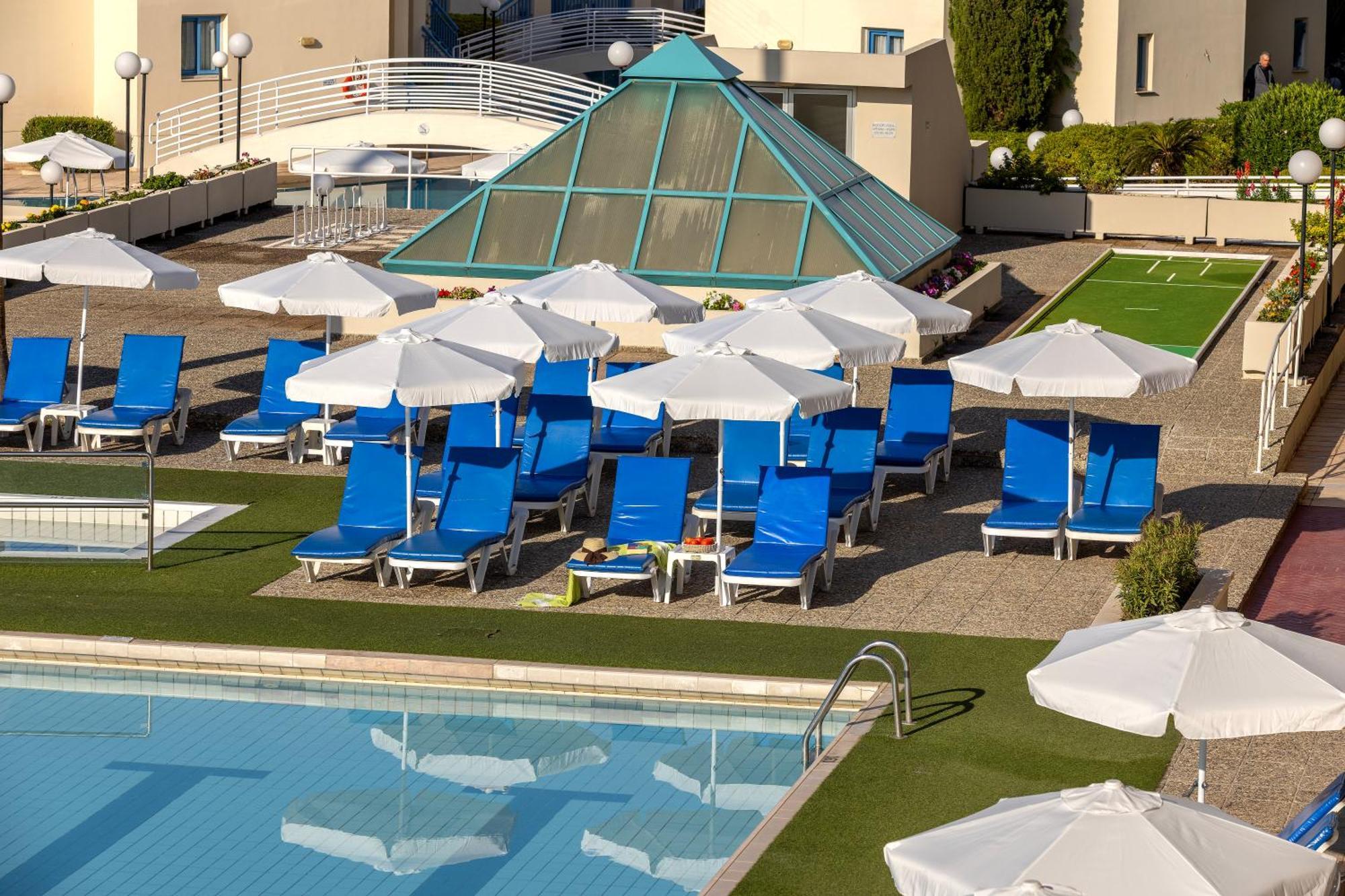 Standard Triple Room Pool View