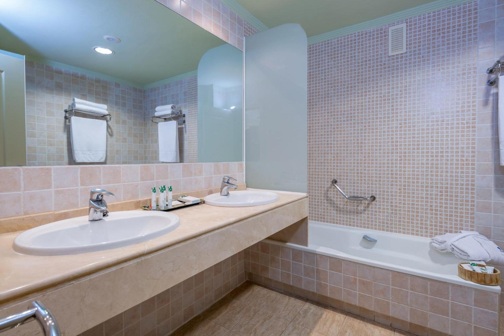 Apartament typu Suite z bocznym widokiem na morze