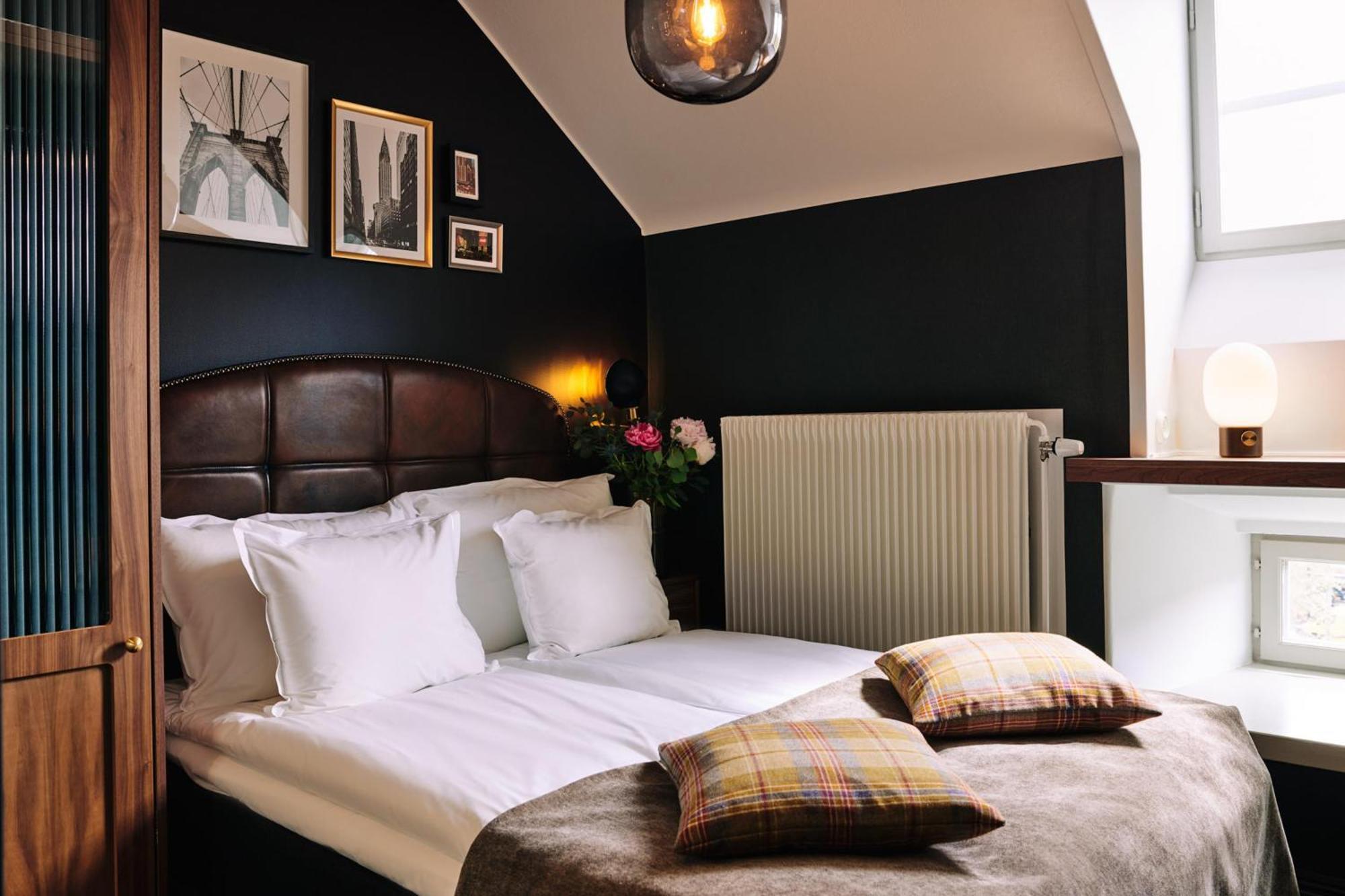 Small Double Room 140 cm Bed