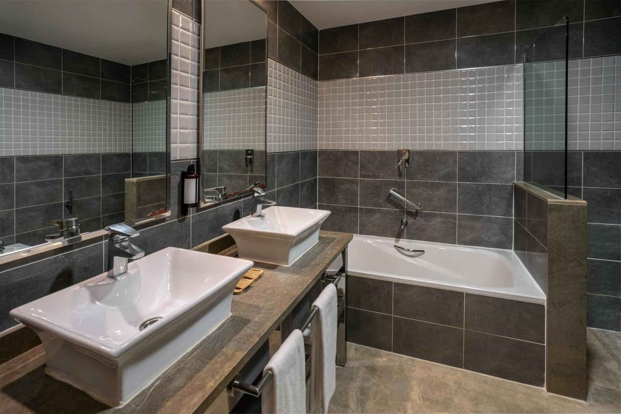 Apartament typu Junior Suite z frontowym widokiem na morze