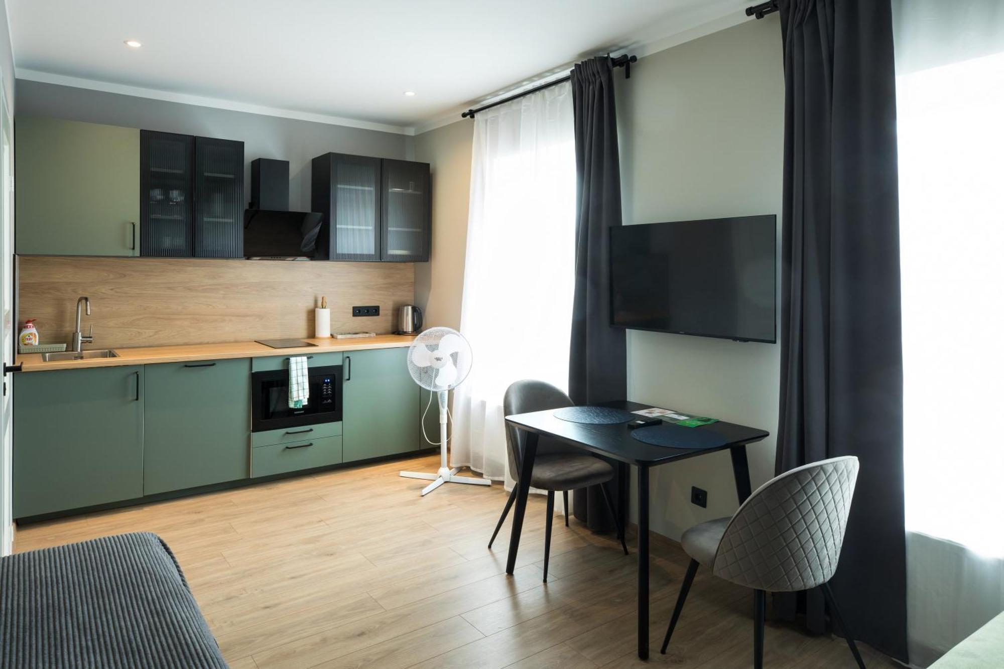 Deluxe Studio