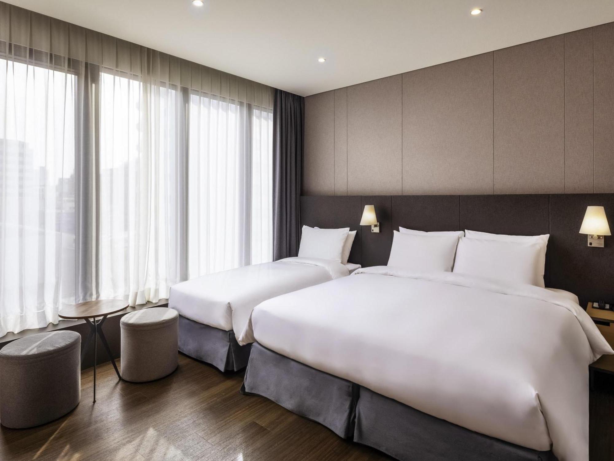 Junior Suite One Double Bed One Single Bed