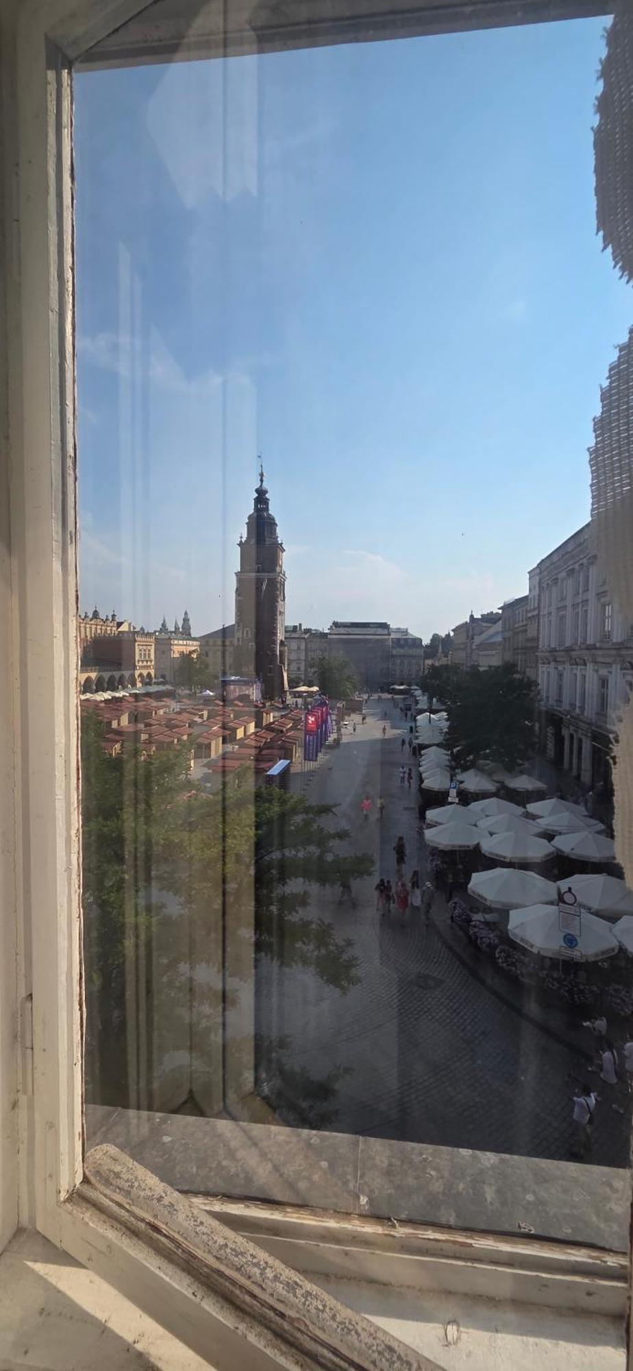 Pokój dwuosobowy typu Superior z 1 lub 2 łóżkami i widokiem na Rynek Główny