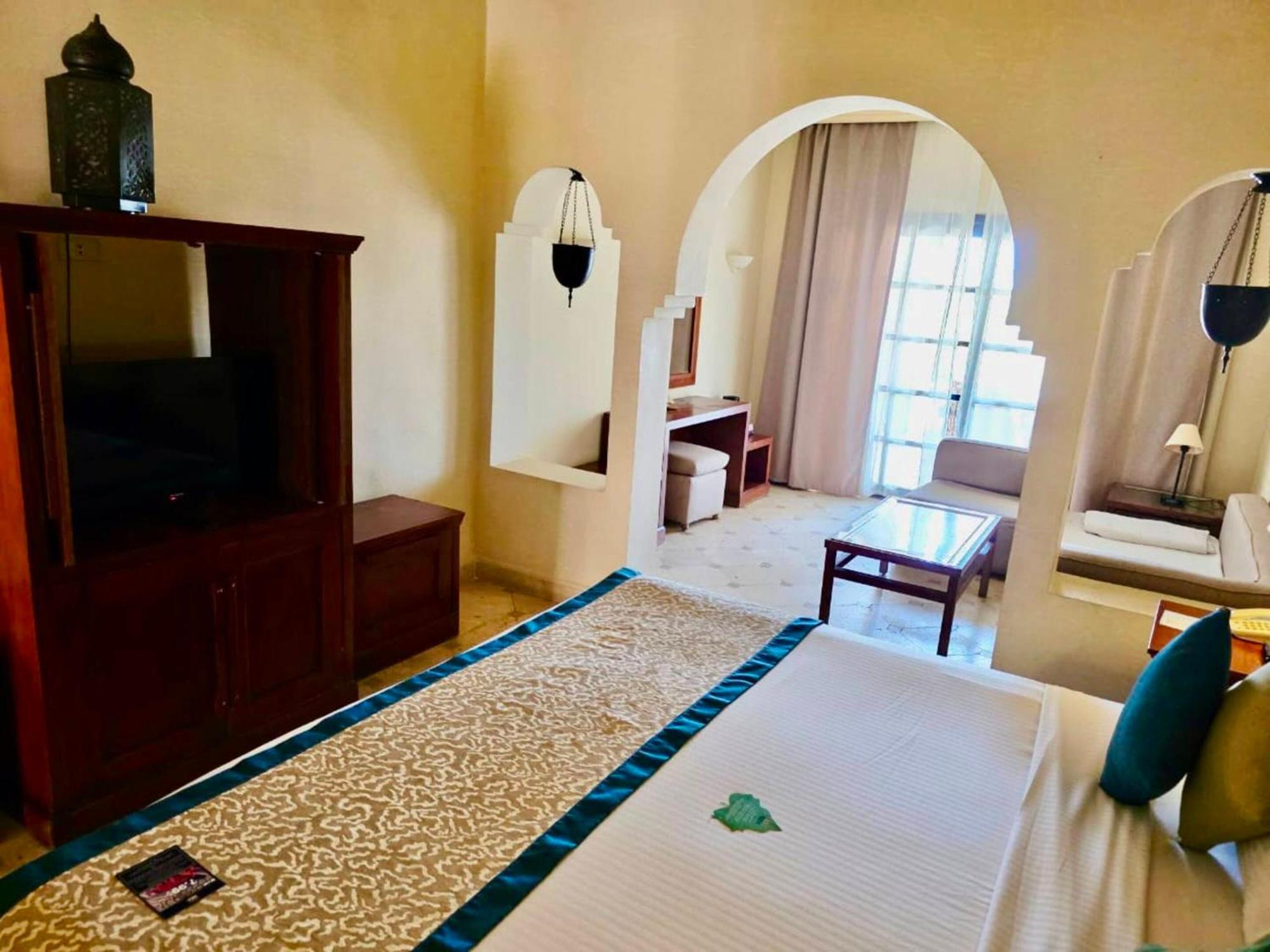 Junior Suite Direct Pool Access