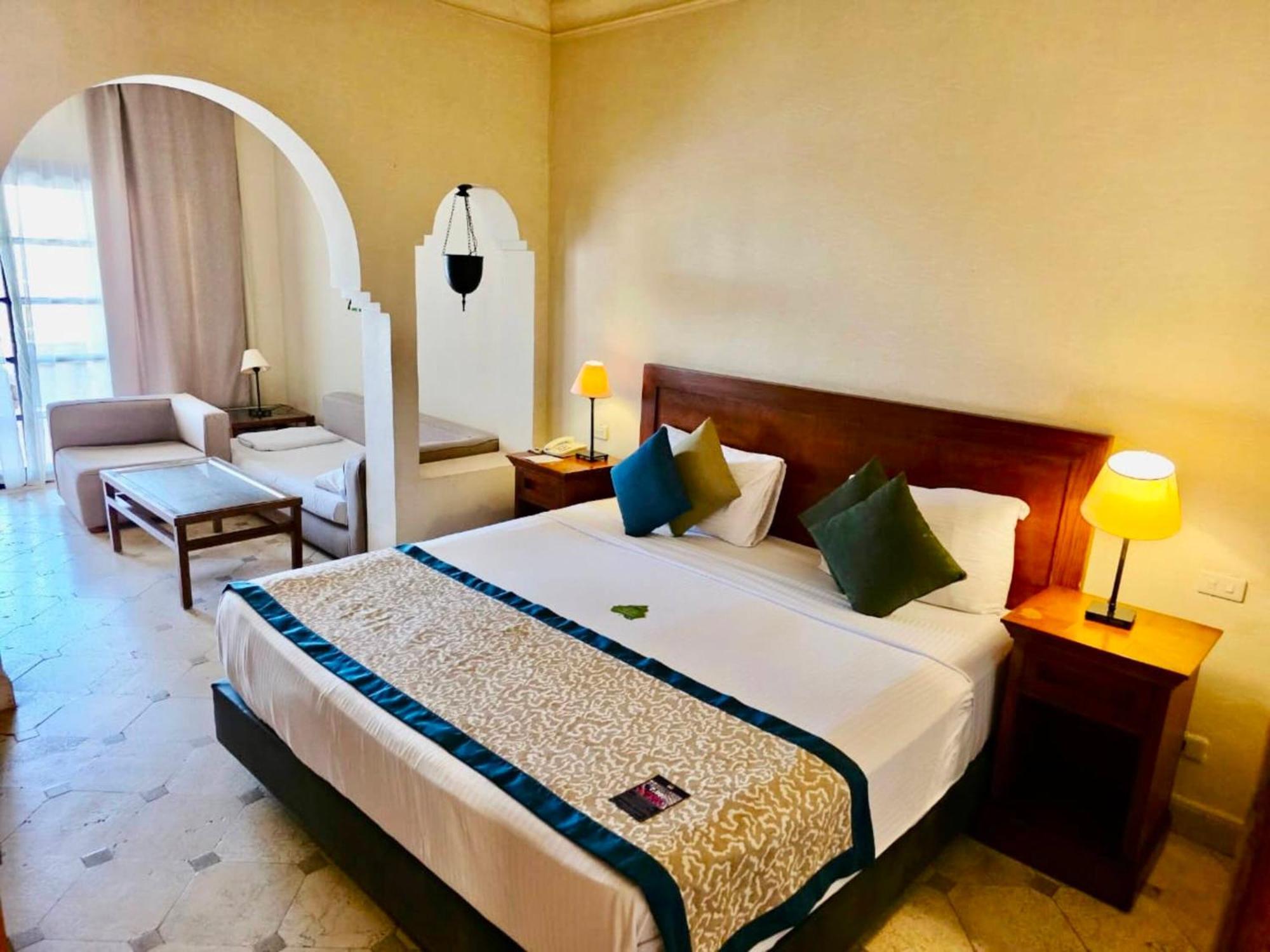 Junior Suite Direct Pool Access