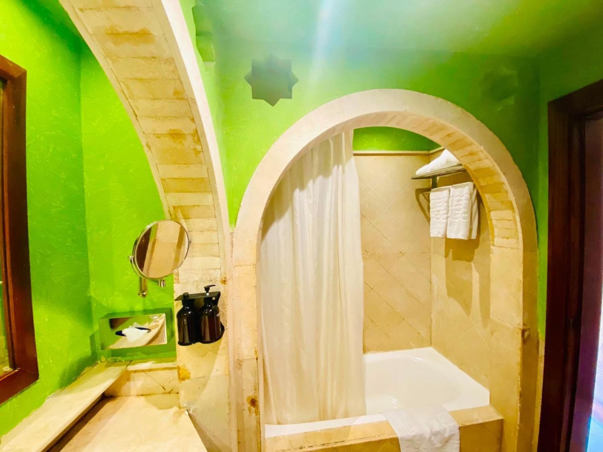 Junior Suite Direct Pool Access