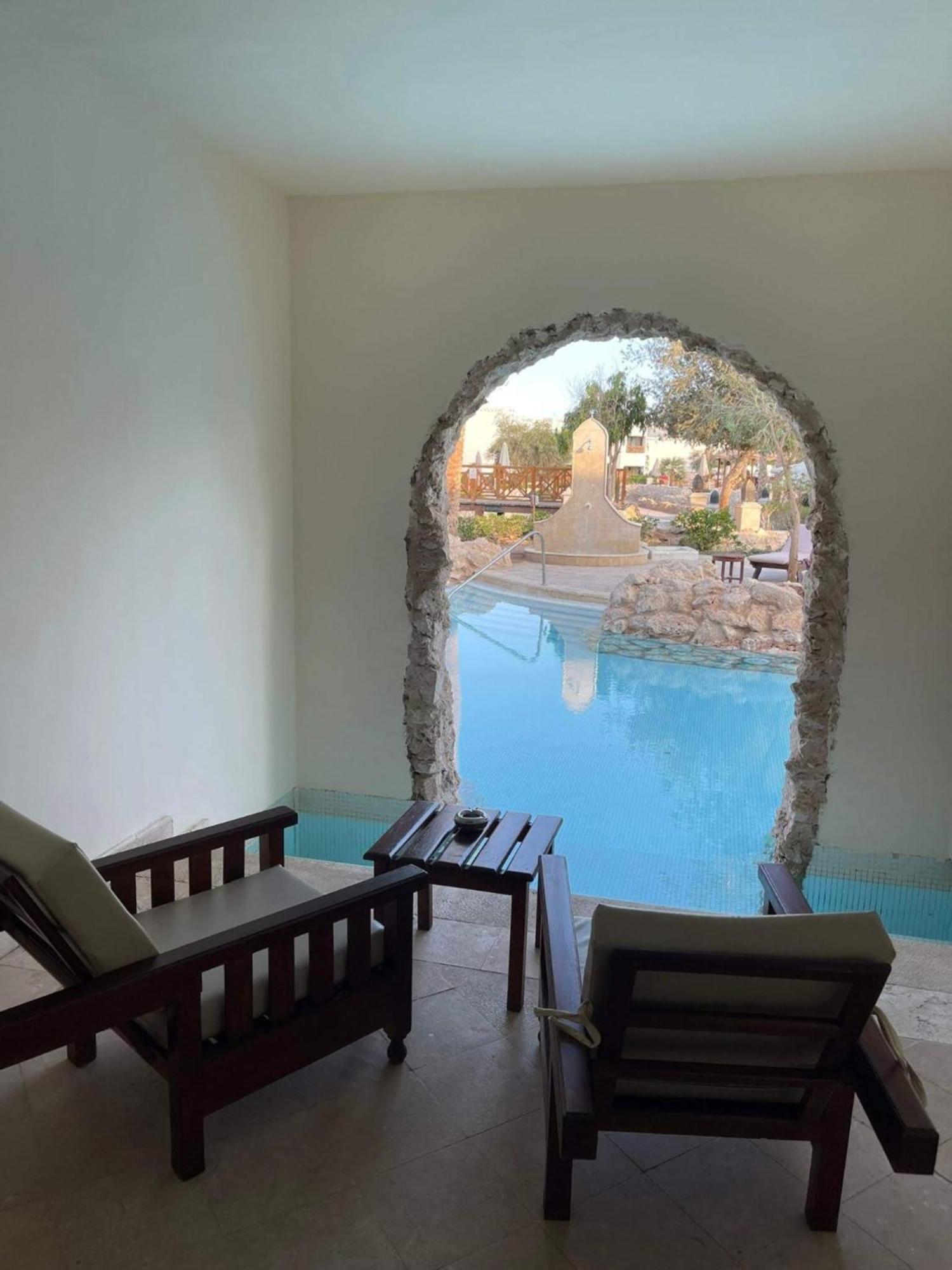 Junior Suite Direct Pool Access