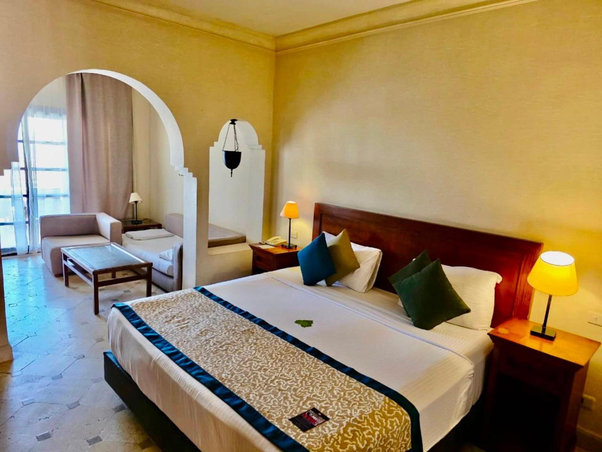 Junior Suite Direct Pool Access