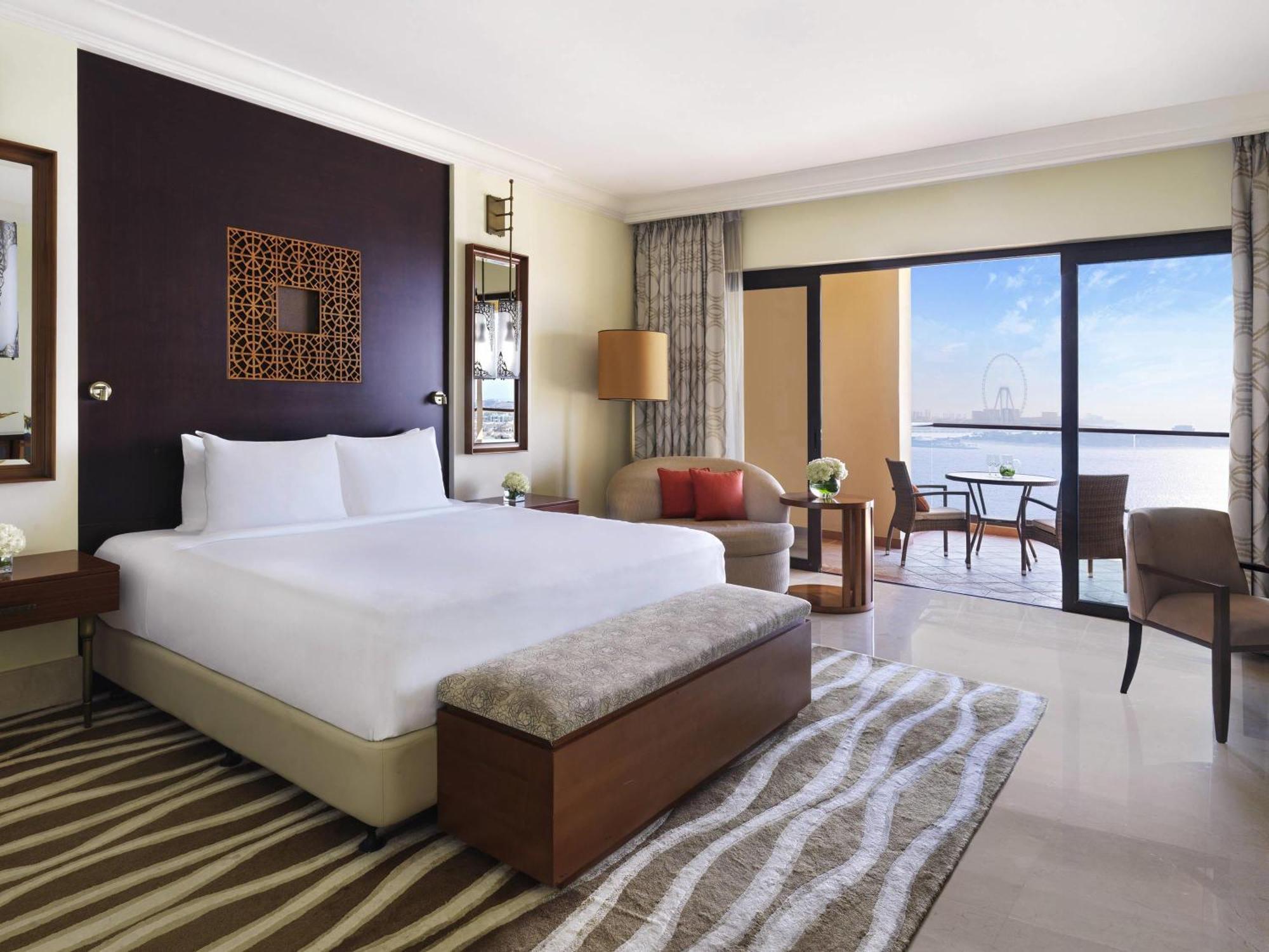 Fairmont Gold Jacuzzi Corner Palm Sea View Suite Lounge Access Balcony