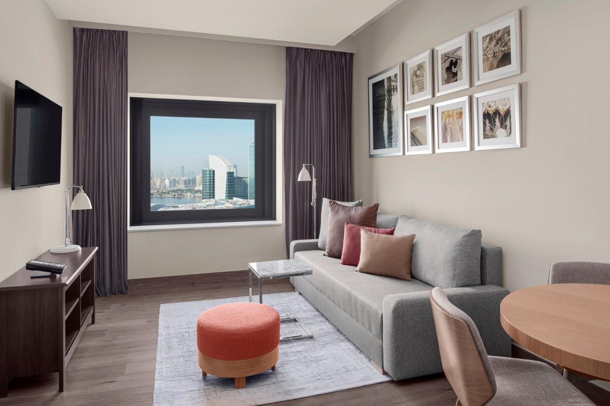 1 King One-Bedroom Apartment Creek View