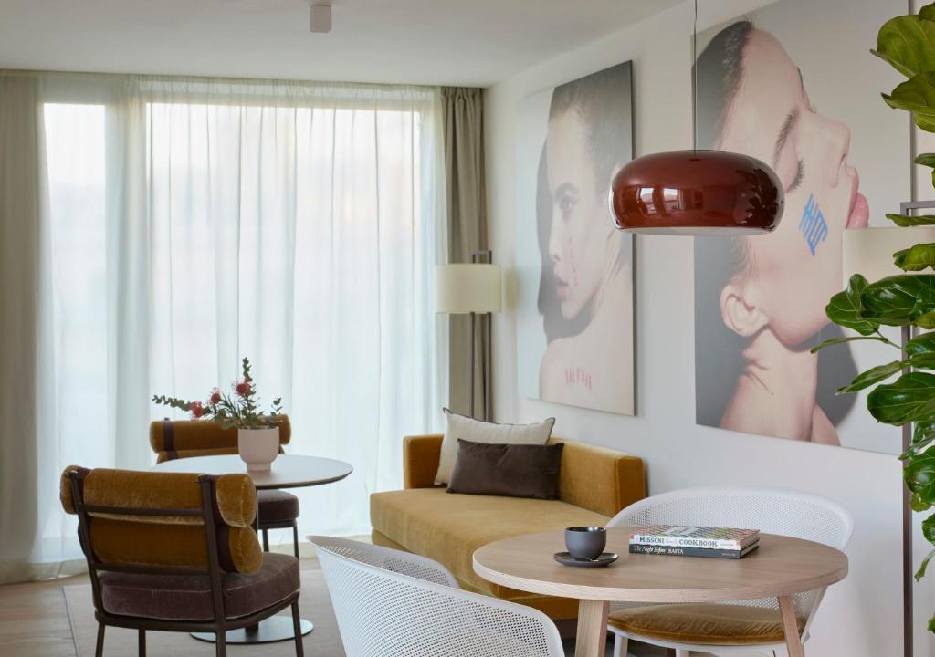 Apartament typu Beyond ME+ Suite z 2 sypialniami i wanną z hydromasażem