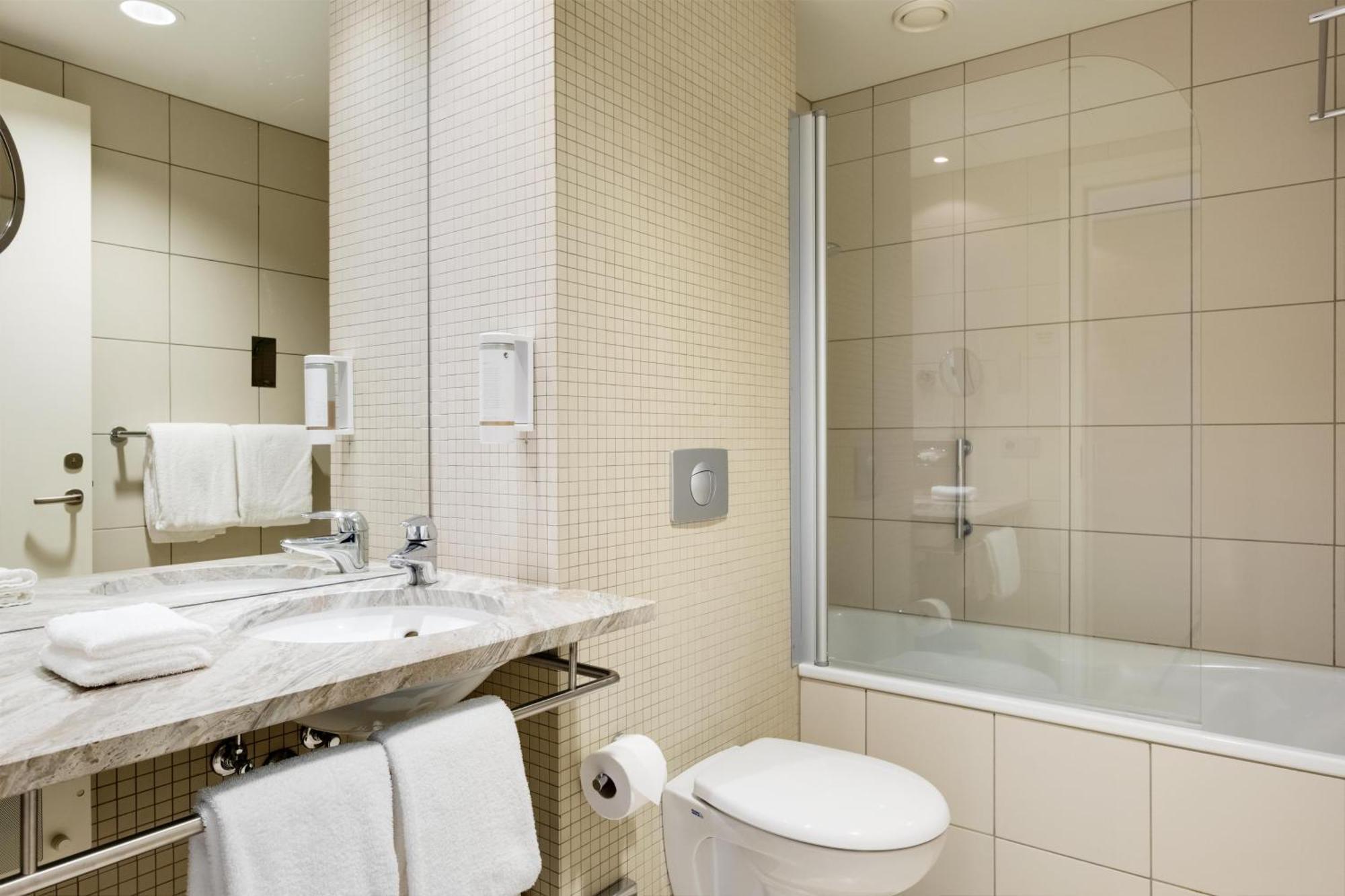 Twin Guest Room Scenic View
