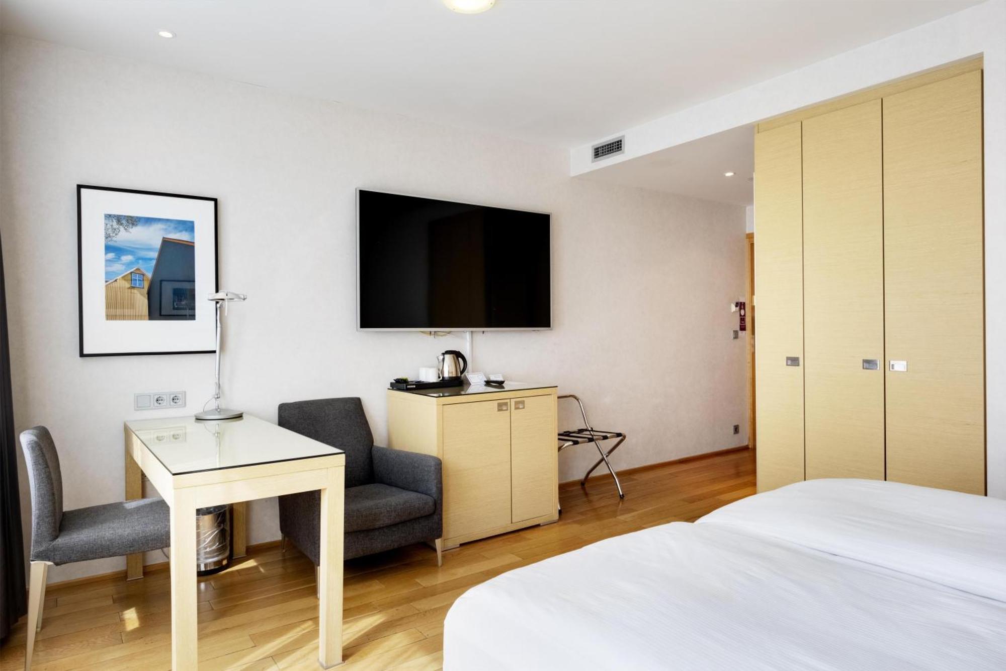 Twin Guest Room Scenic View