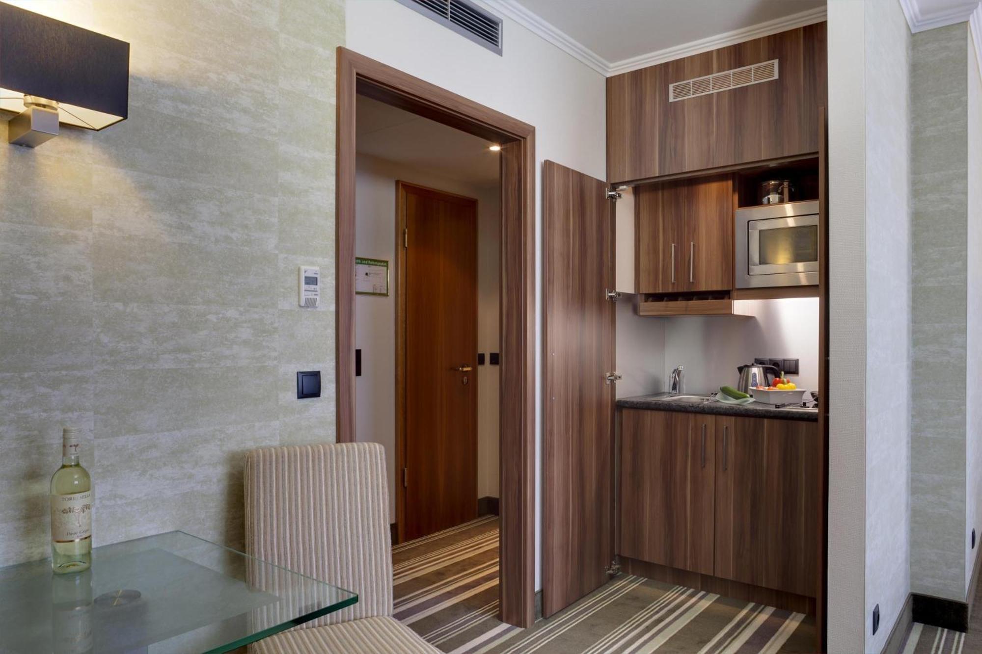 Apartament z łóżkiem podwójnym i kuchnią