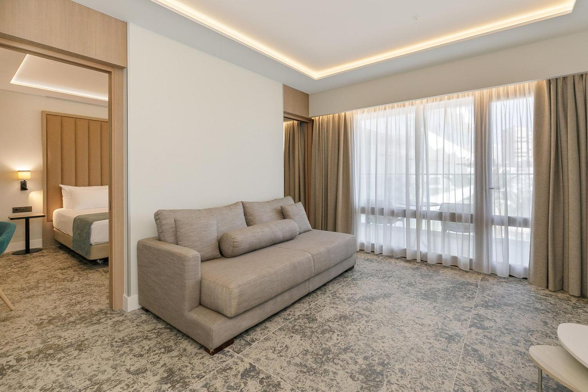 Apartament typu Sol Suite z częściowym widokiem na morze (2 osoby dorosłe + 2 dzieci)