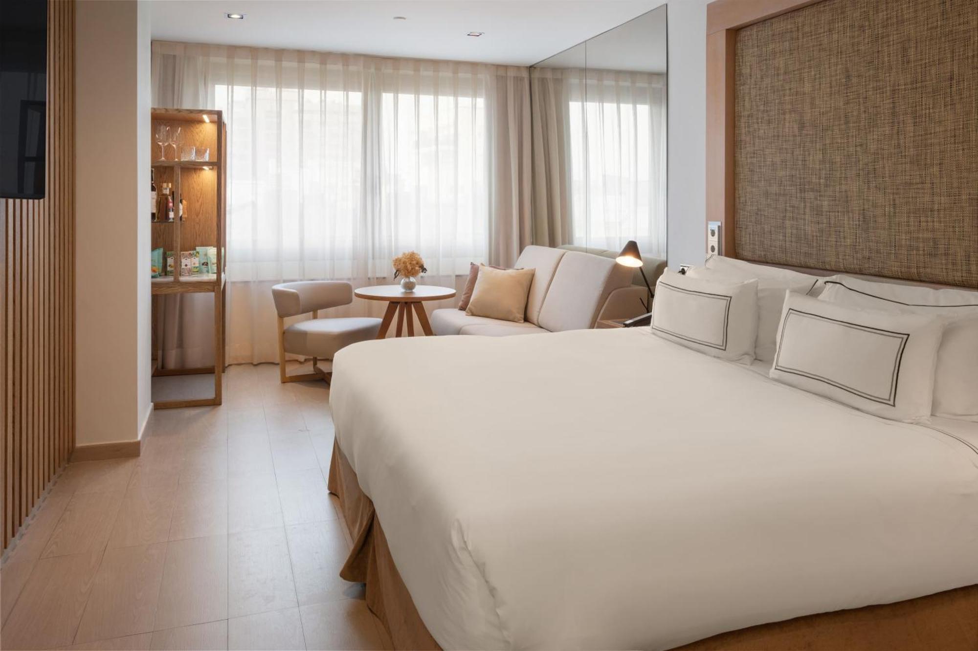 Mniejszy Apartament (Junior Suite)