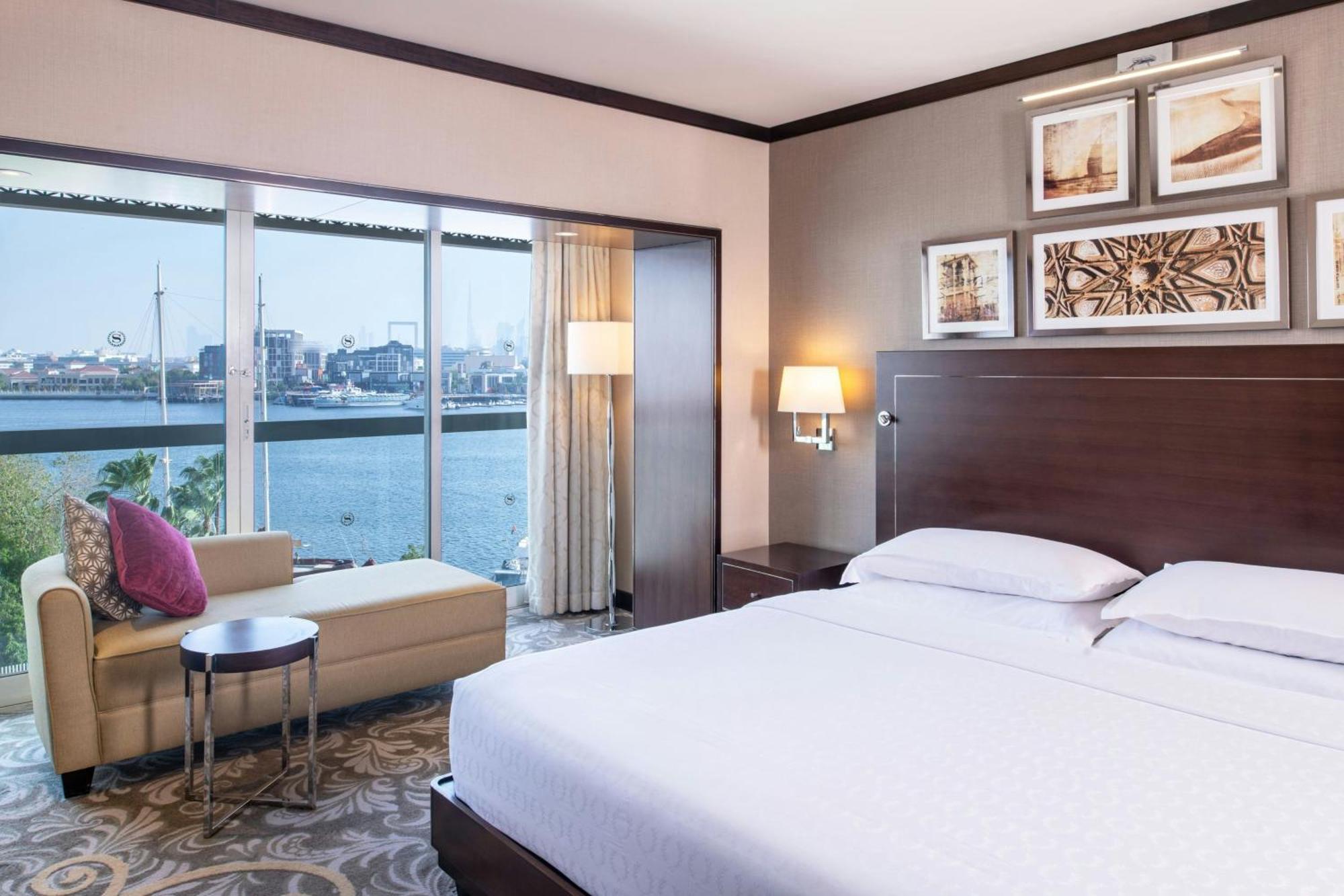 Executive Suite Club lounge access Suite 1 King