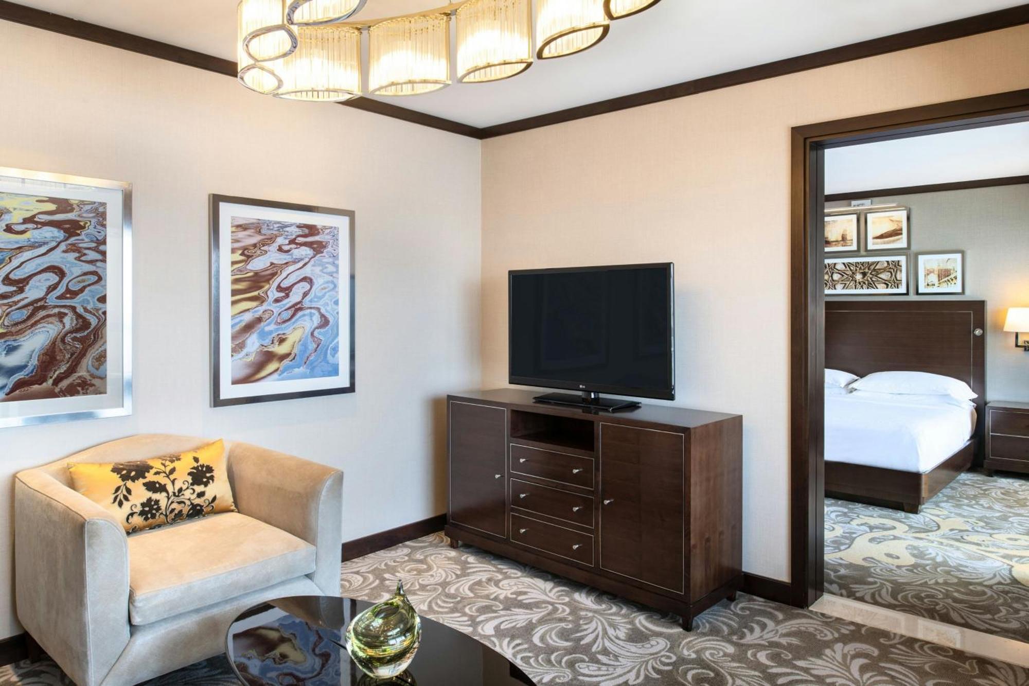 Executive Suite Club lounge access Suite 1 King