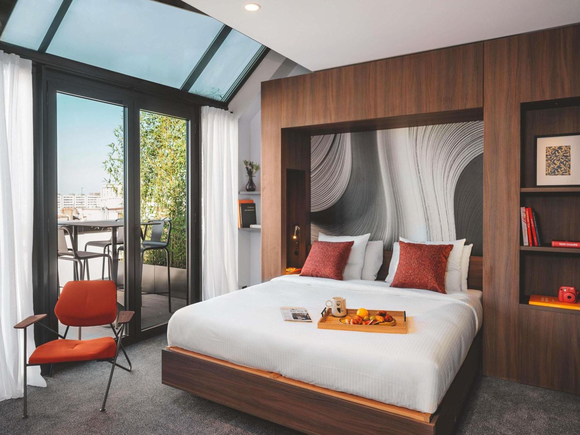 Superior Suite One Double Bed View of Eiffel To wer