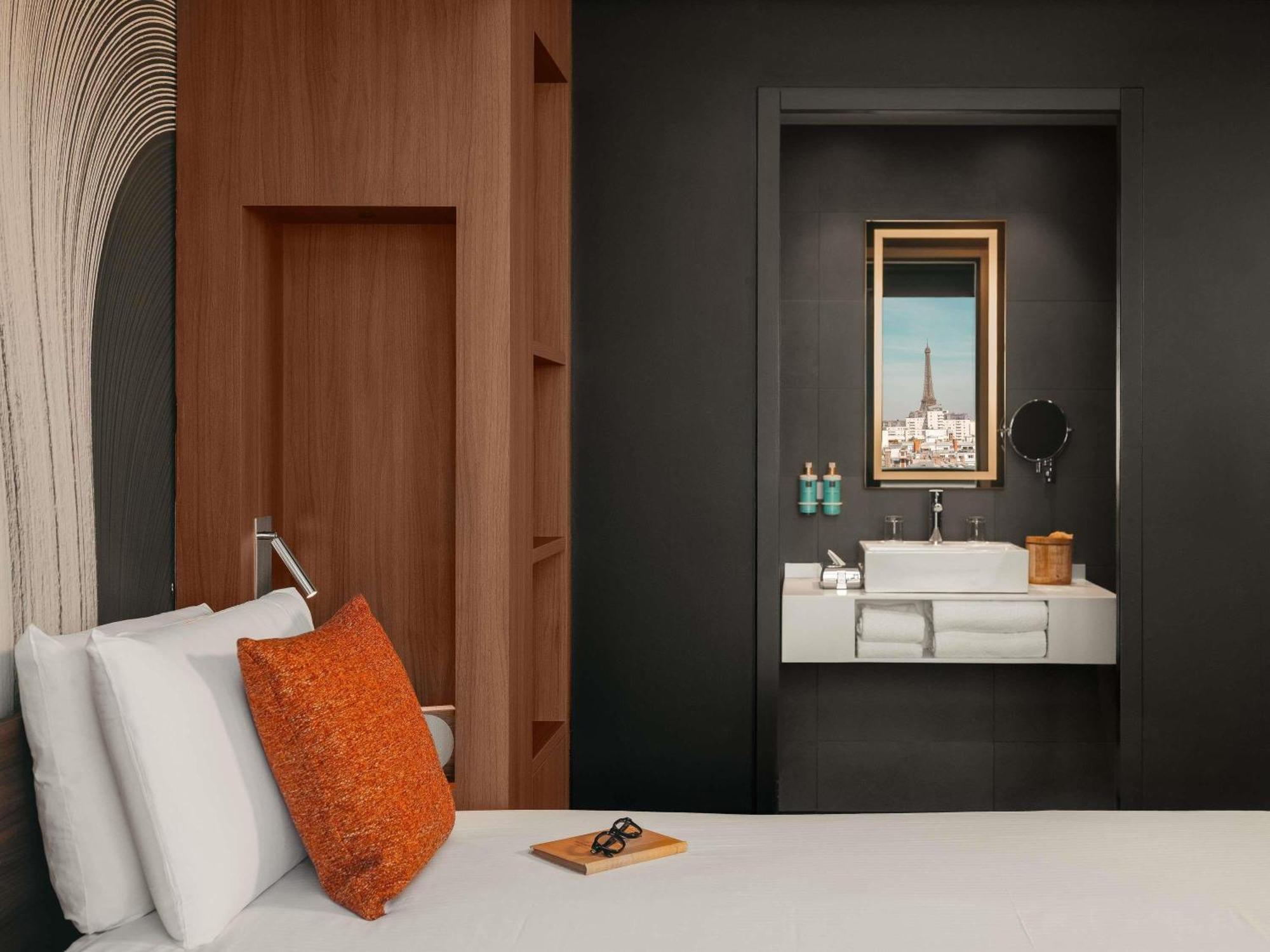 Executive Suite One Double Bed One DoubleSofa Bed Eiffel Tower View