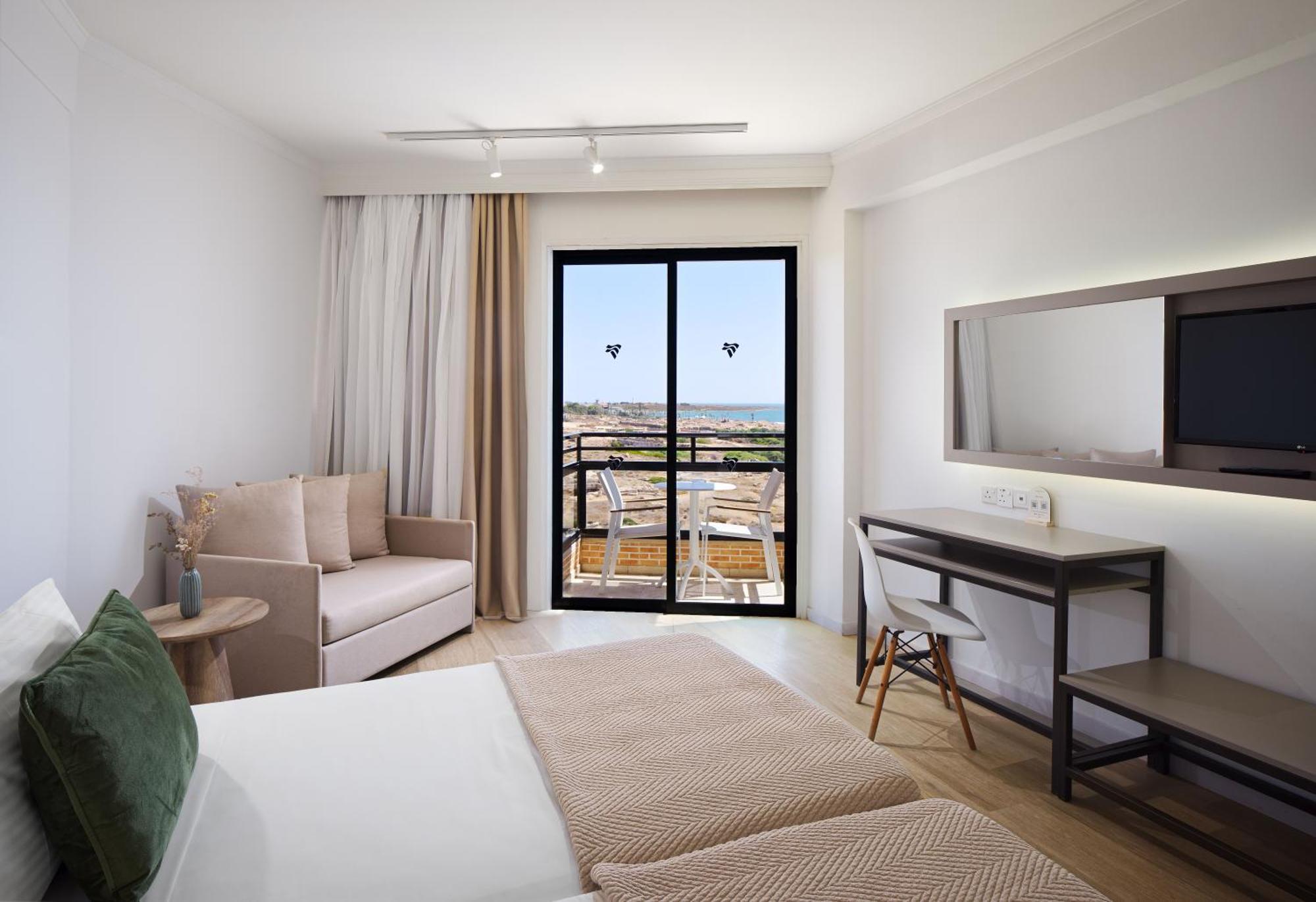 Deluxe Twin Room Side Sea View