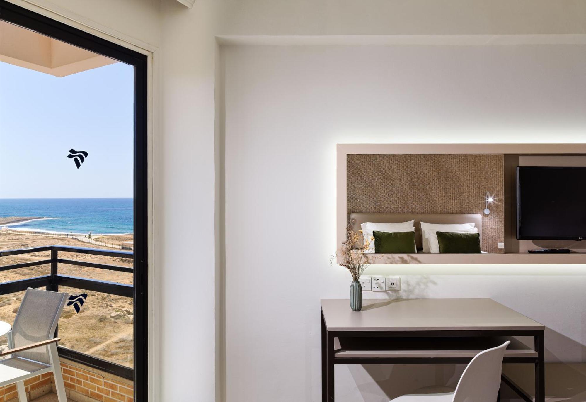 Deluxe Twin Room Side Sea View