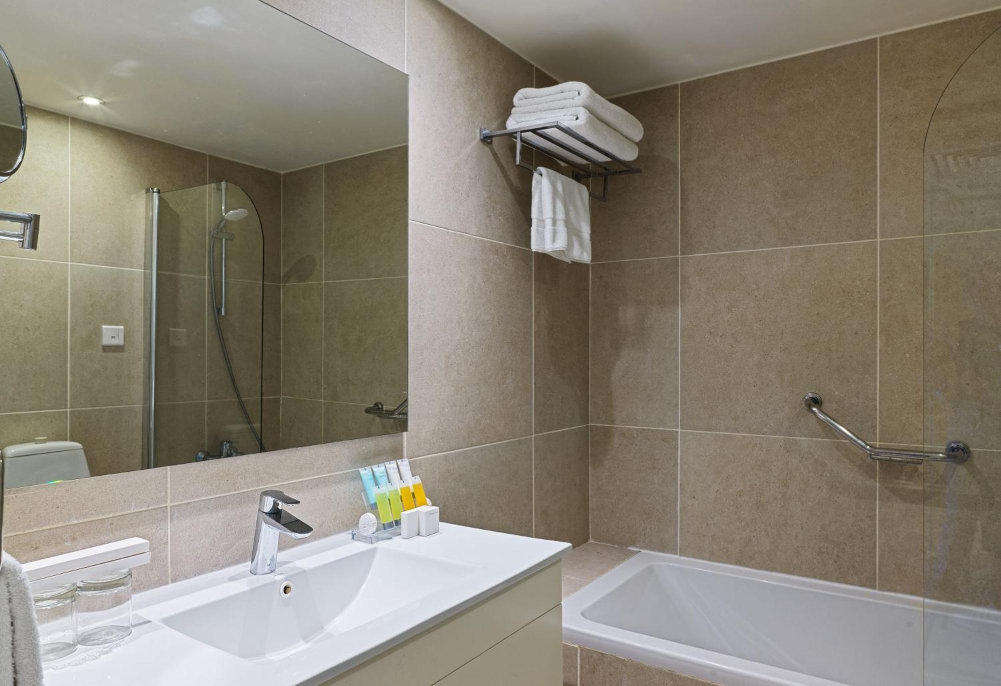 Superior Twin Room Side Sea View