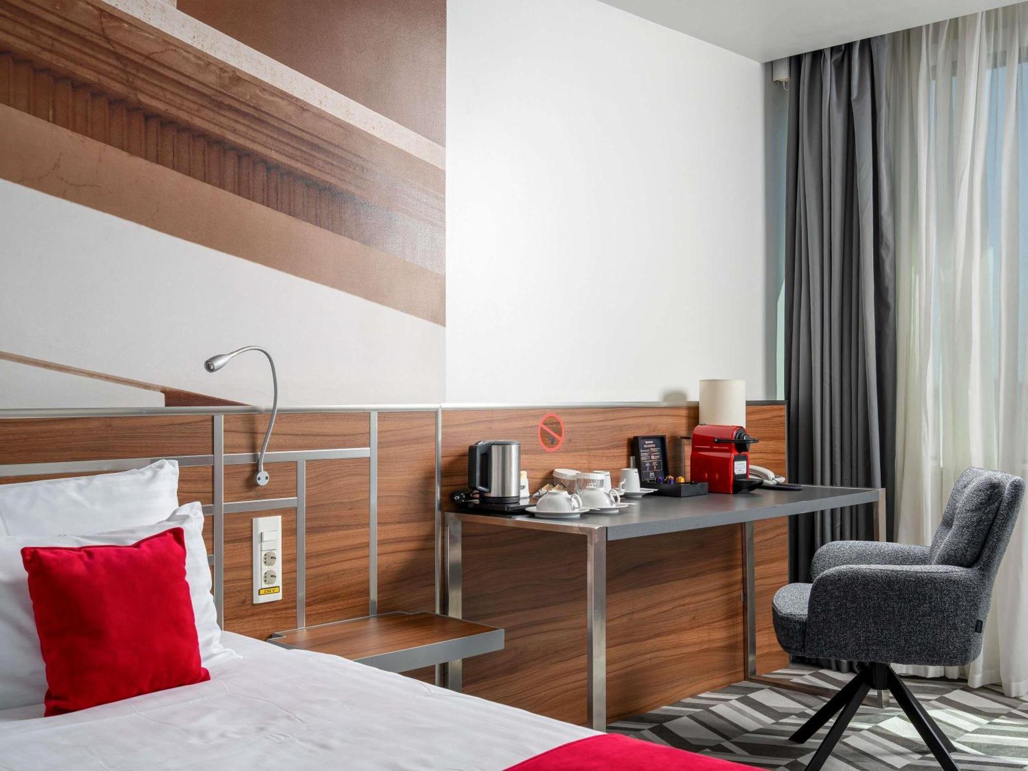 Deluxe City View Room King Bed