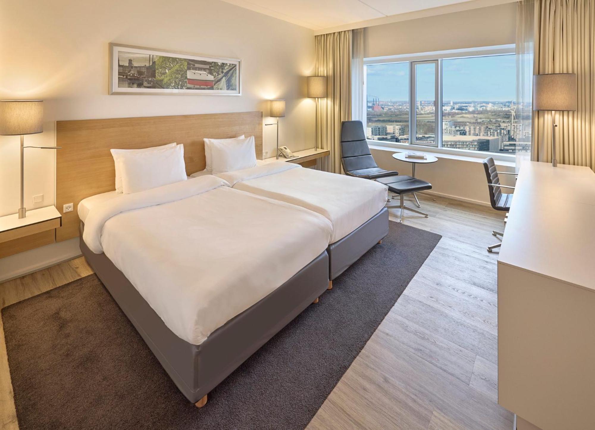 Standard Twin Room City View High Floor